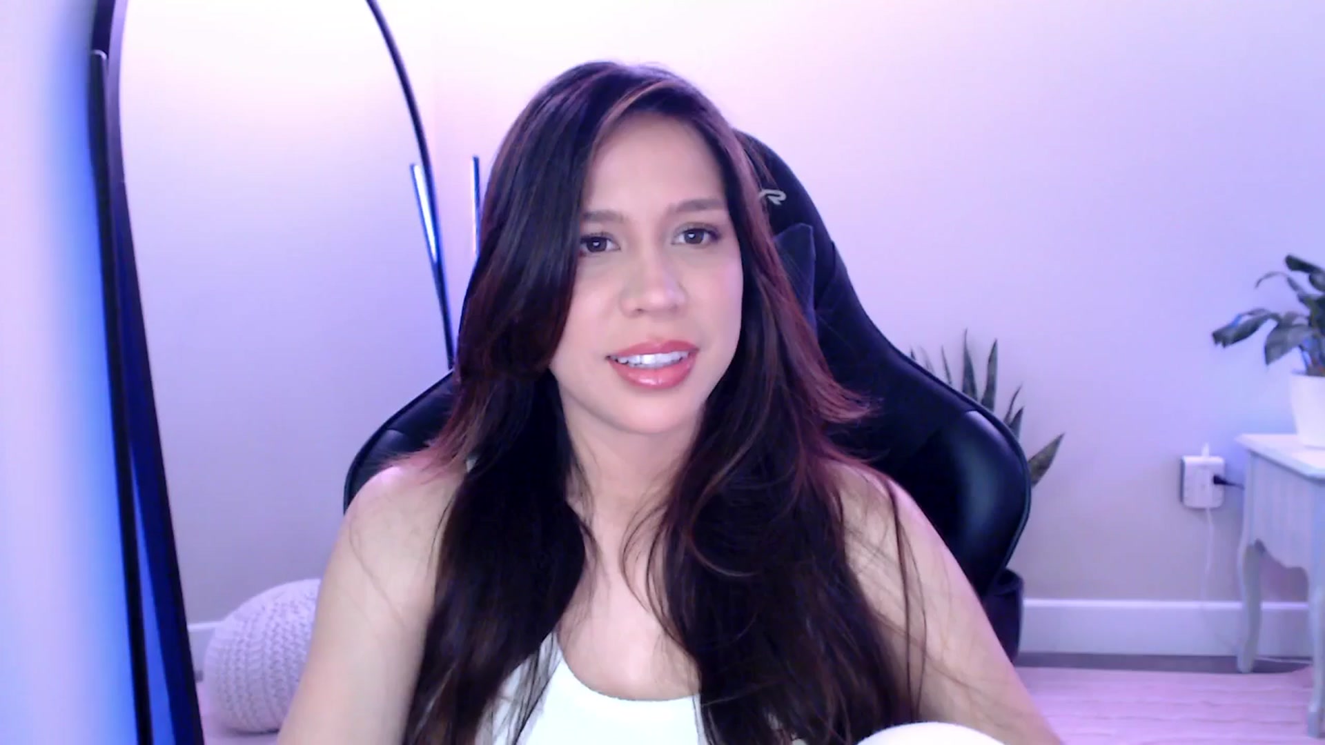 Gallery image thumbnail from Marie's myfreecams stream on, 05/02/2025, 23:10 image 6 of 20