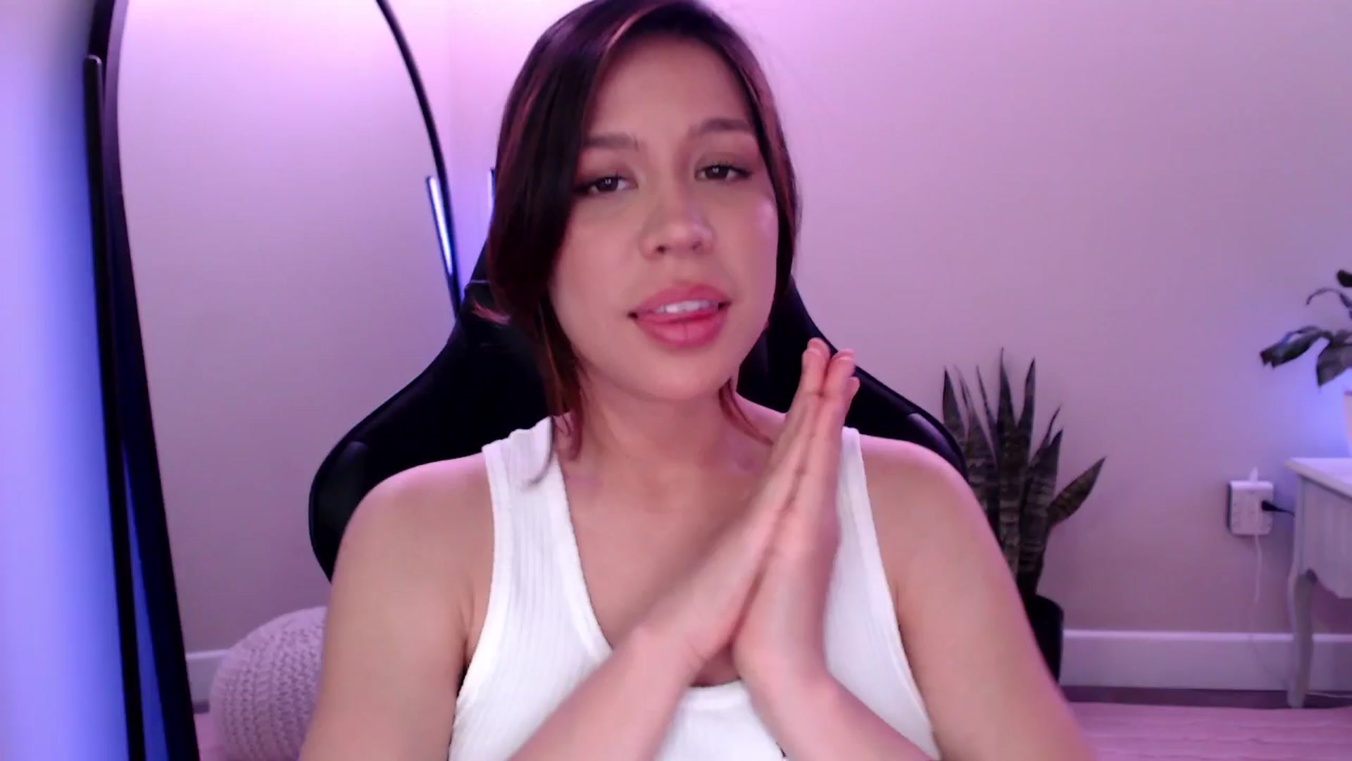Gallery image thumbnail from Marie's myfreecams stream on, 05/02/2025, 23:10 image 14 of 20