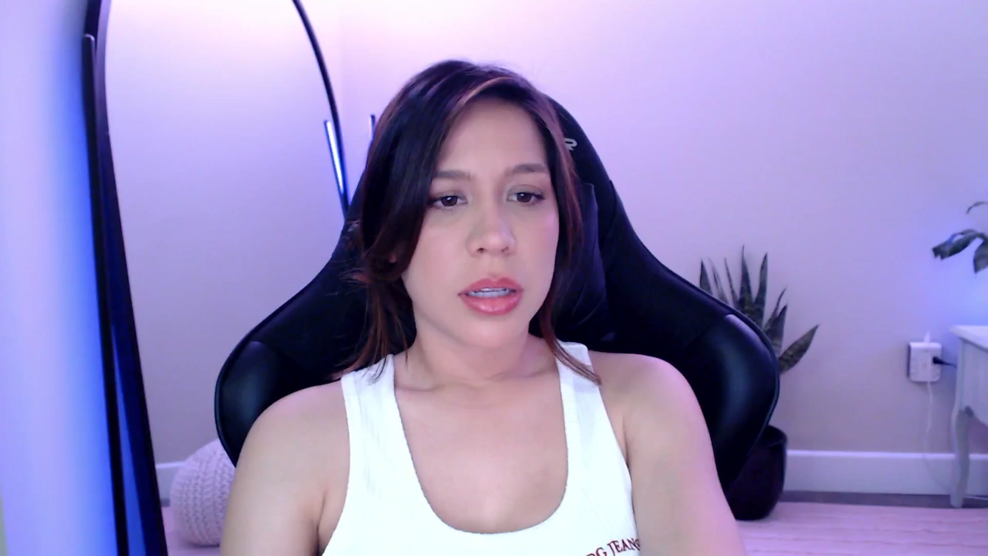 Gallery image thumbnail from Marie's myfreecams stream on, 05/02/2025, 23:10 image 7 of 20