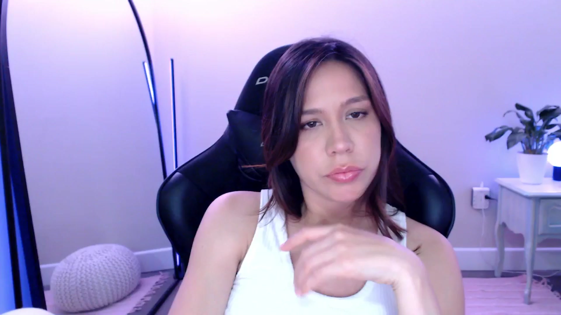 Gallery image thumbnail from Marie's myfreecams stream on, 05/02/2025, 23:53 image 1 of 20