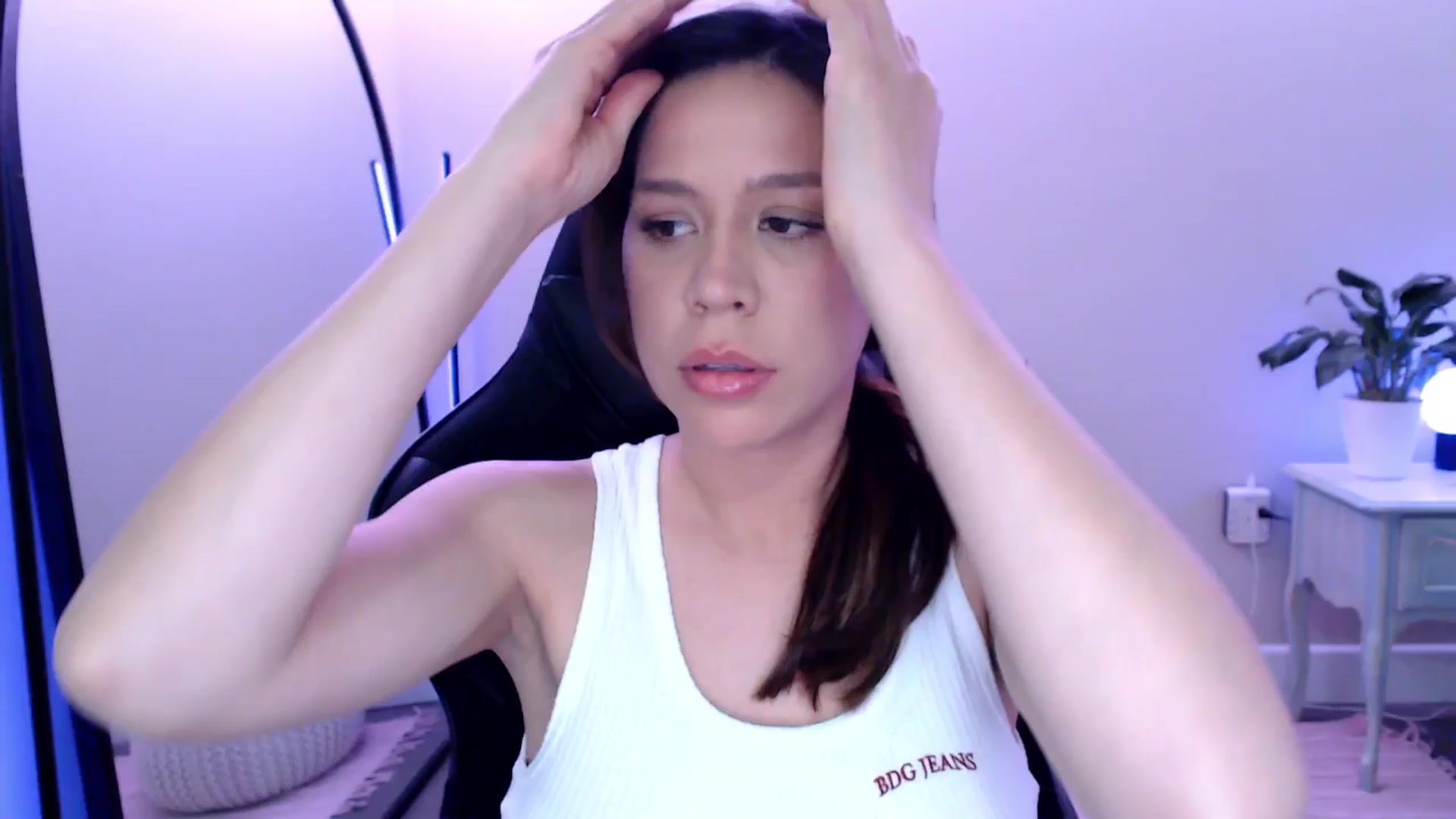 Gallery image thumbnail from Marie's myfreecams stream on, 05/02/2025, 23:53 image 6 of 20