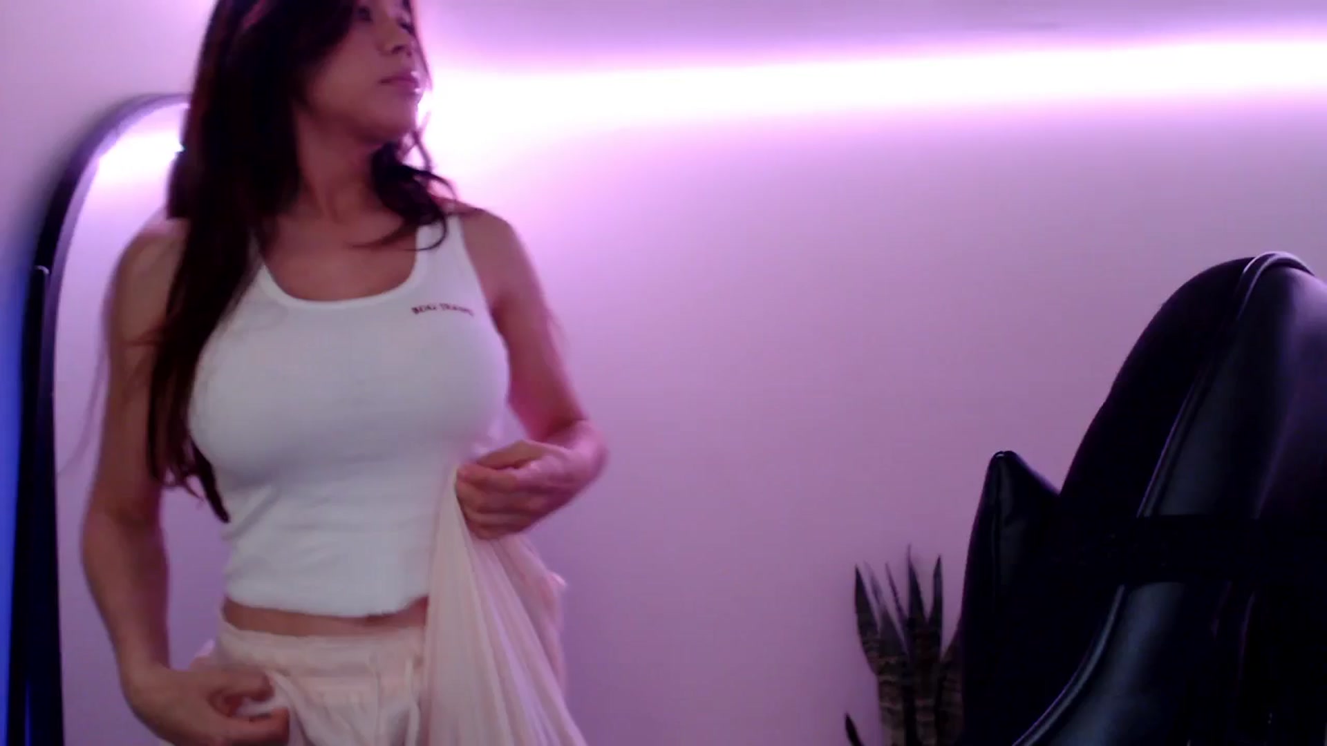 Gallery image thumbnail from Marie's myfreecams stream on, 05/02/2025, 23:53 image 10 of 20