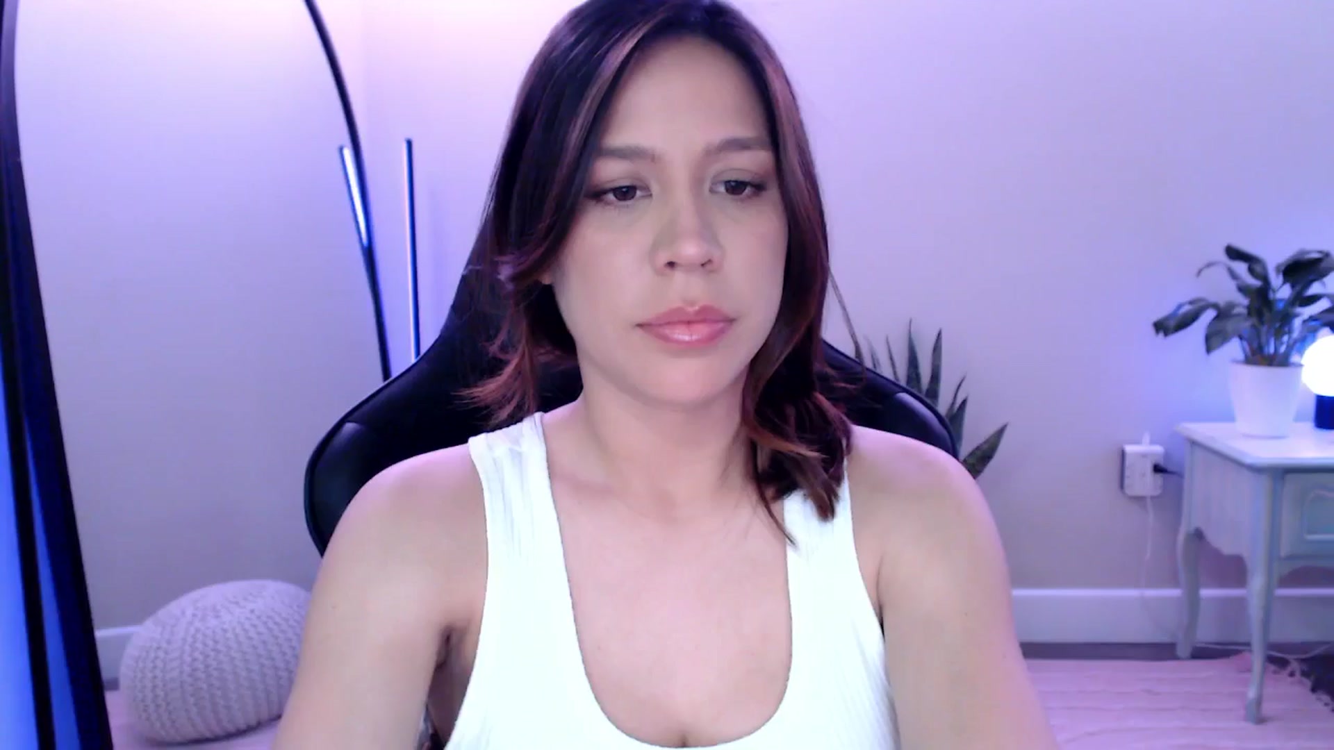 Gallery image thumbnail from Marie's myfreecams stream on, 05/02/2025, 23:53 image 7 of 20