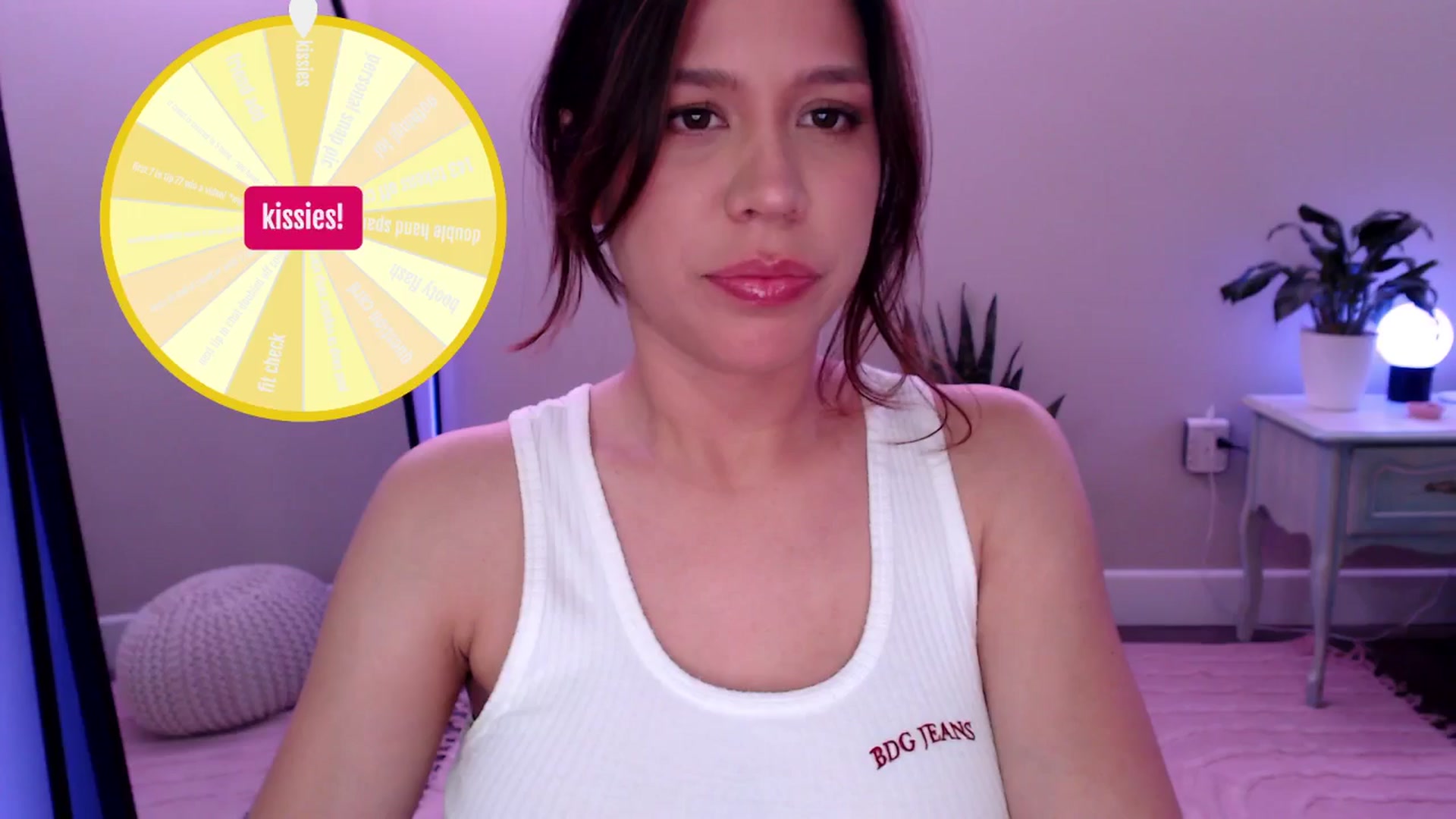 Gallery image thumbnail from Marie's myfreecams stream on, 05/02/2025, 23:53 image 20 of 20