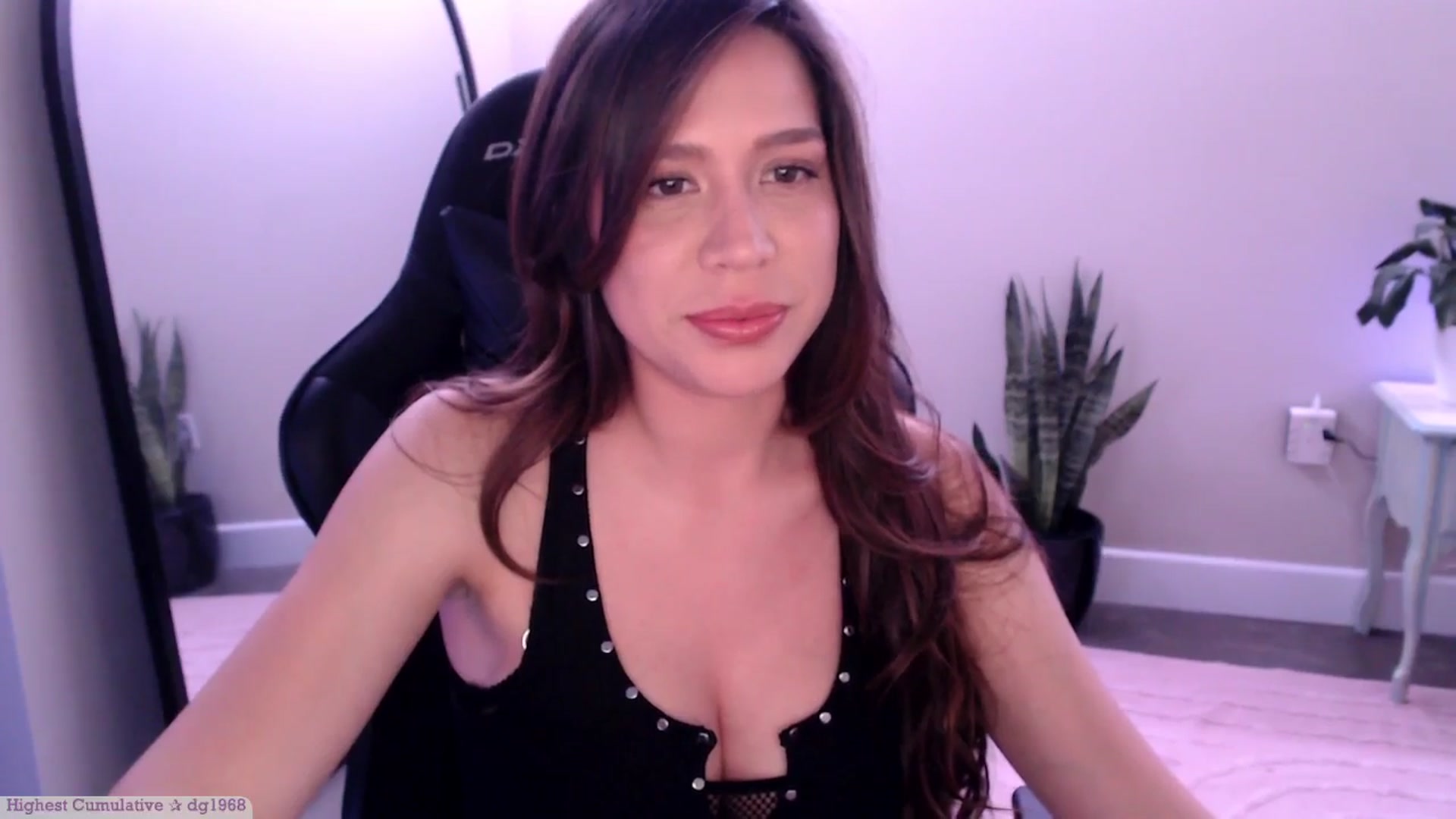 Gallery image thumbnail from Marie's myfreecams stream on, 05/17/2025, 24:30 image 4 of 20