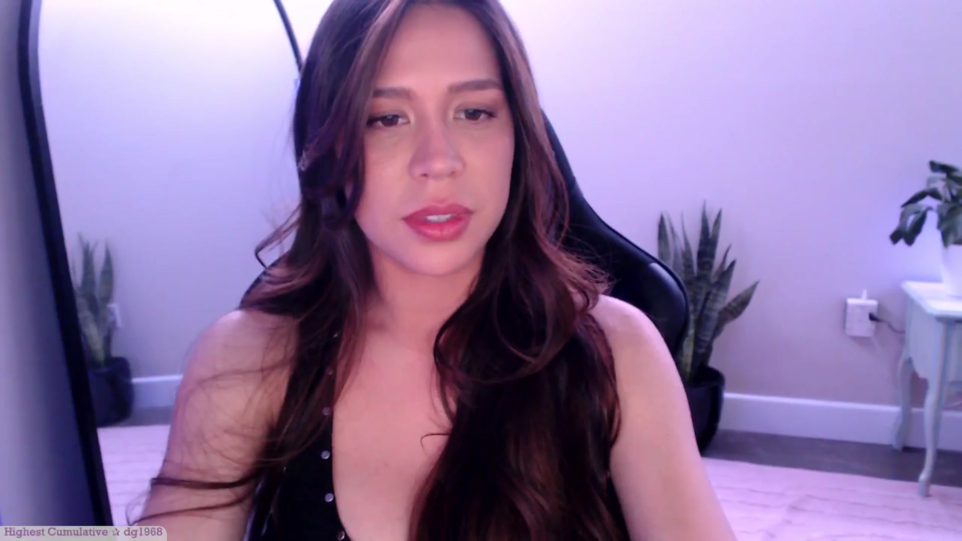Gallery image thumbnail from Marie's myfreecams stream on, 05/17/2025, 24:30 image 6 of 20