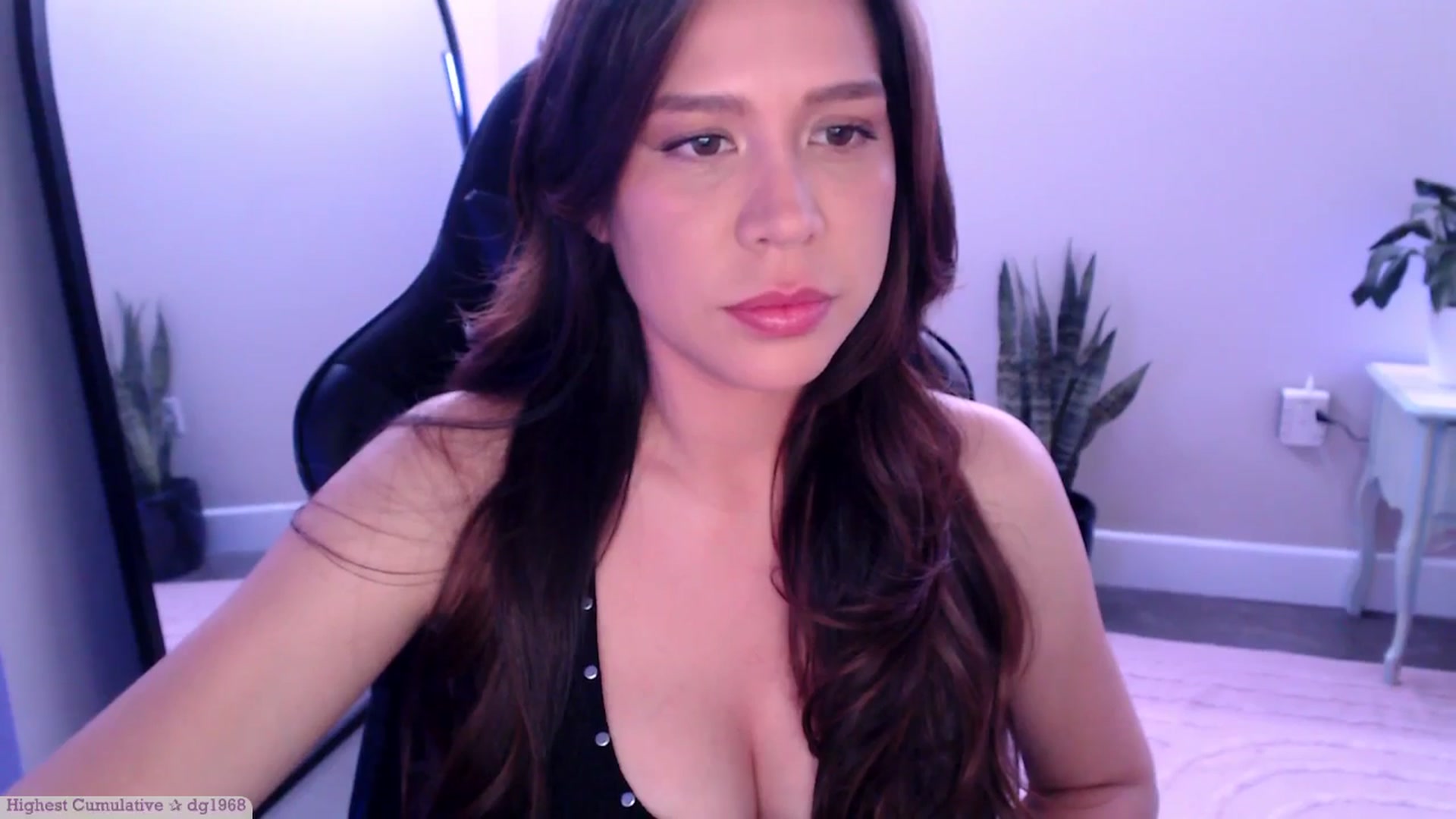Gallery image thumbnail from Marie's myfreecams stream on, 05/17/2025, 24:30 image 8 of 20