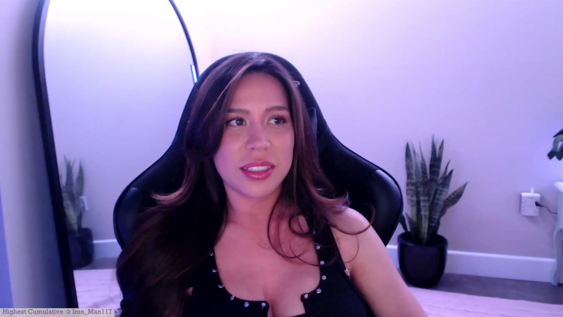 Gallery image thumbnail from Marie's myfreecams stream on, 05/17/2025, 24:30 image 18 of 20