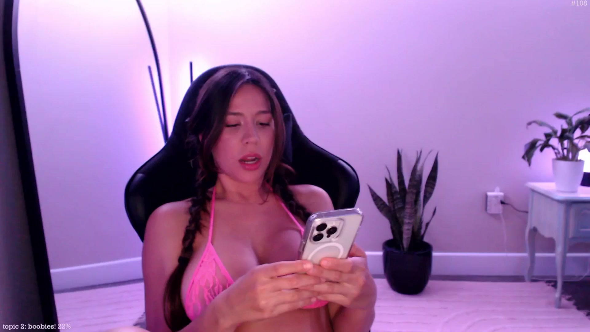 Gallery image thumbnail from Marie's myfreecams stream on, 06/14/2025, 03:51 image 10 of 20