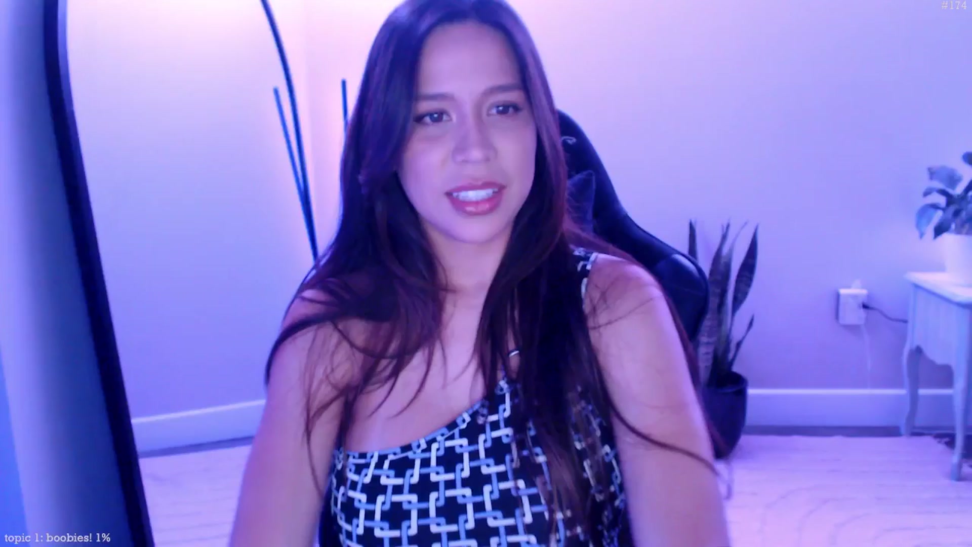 Gallery image thumbnail from Marie's myfreecams stream on, 06/21/2025, 02:08 image 7 of 20