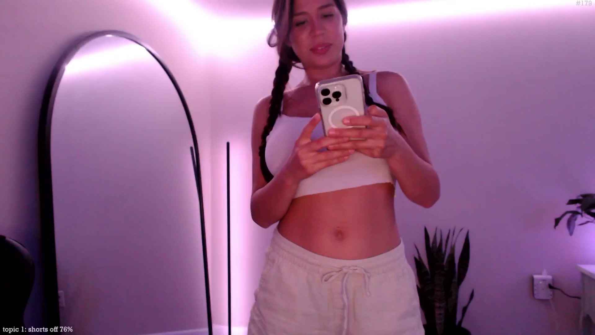 Gallery image thumbnail from Marie's myfreecams stream on, 06/25/2025, 21:37 image 17 of 20