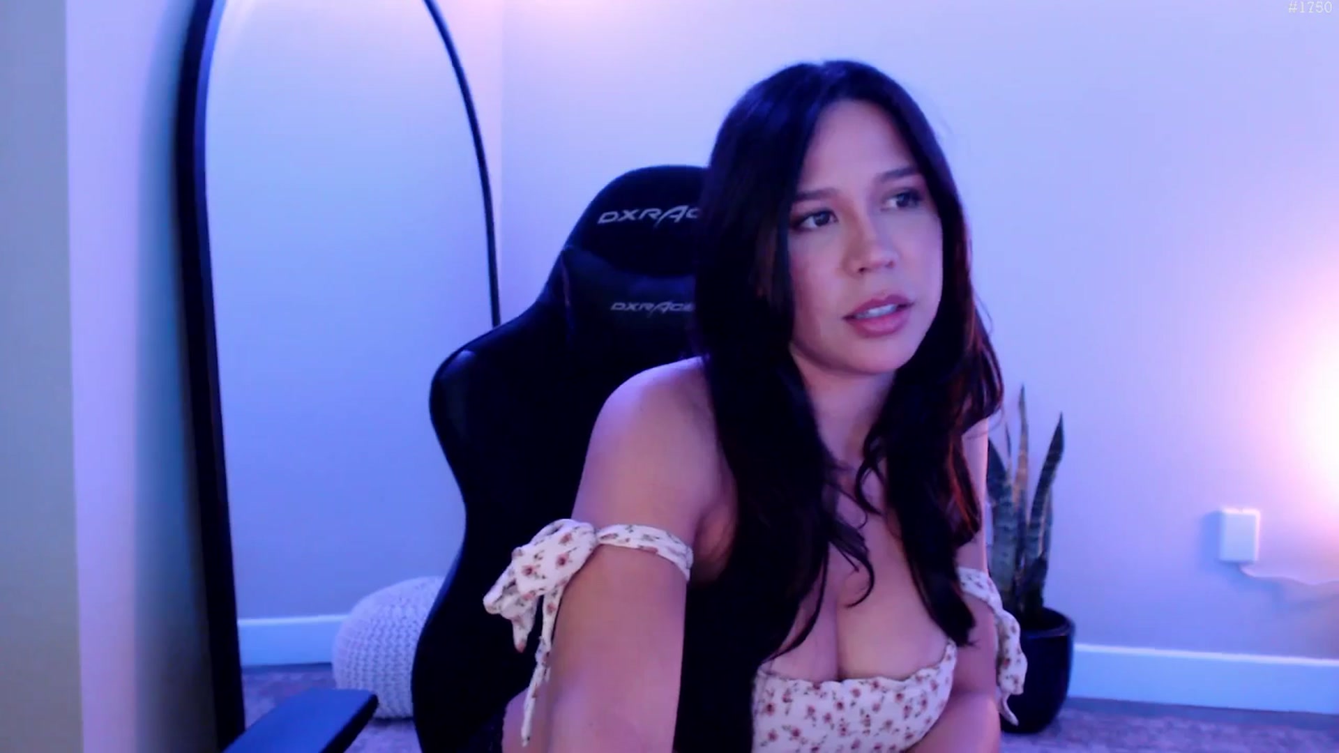 Gallery image thumbnail from Marie's myfreecams stream on, 08/16/2025, 24:42 image 4 of 20