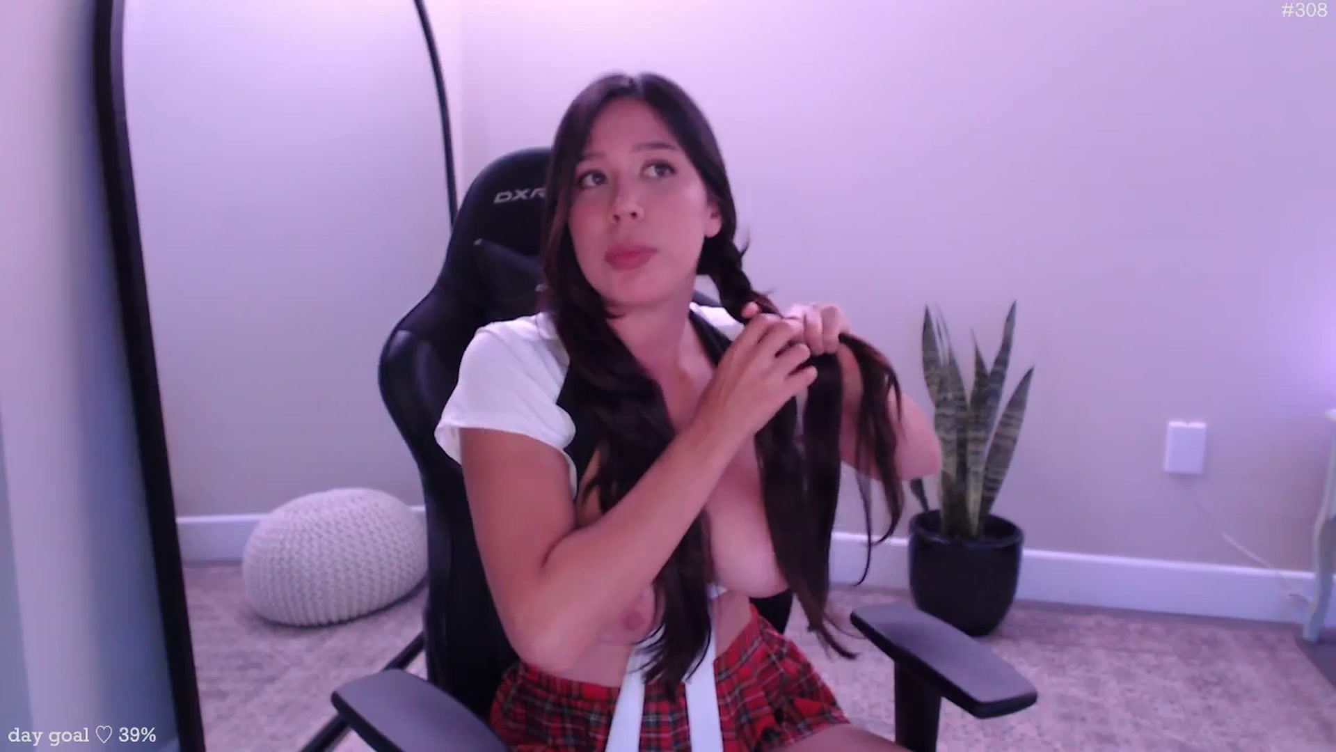 Gallery image thumbnail from Marie's myfreecams stream on, 09/17/2025, 01:43 image 12 of 20