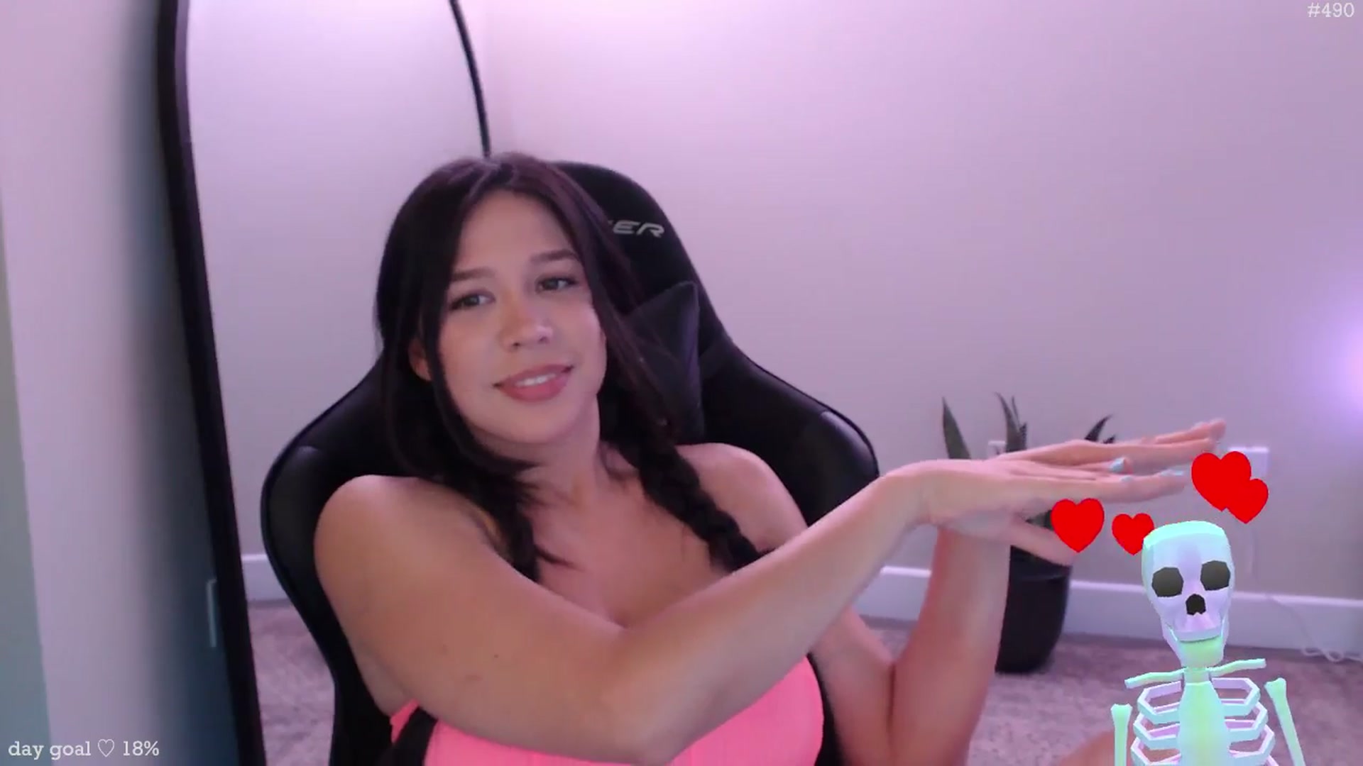 Gallery image thumbnail from Marie's myfreecams stream on, 11/22/2025, 24:03 image 14 of 20