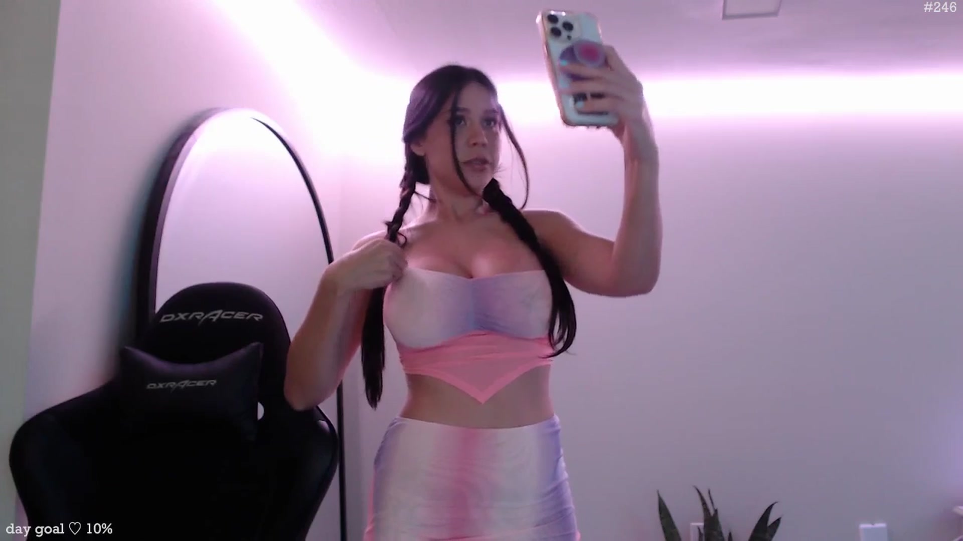Gallery image thumbnail from Marie's myfreecams stream on, 11/26/2025, 24:01 image 18 of 20