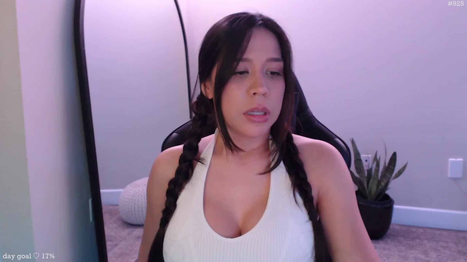 Gallery image thumbnail from Marie's myfreecams stream on, 12/23/2025, 24:30 image 9 of 20