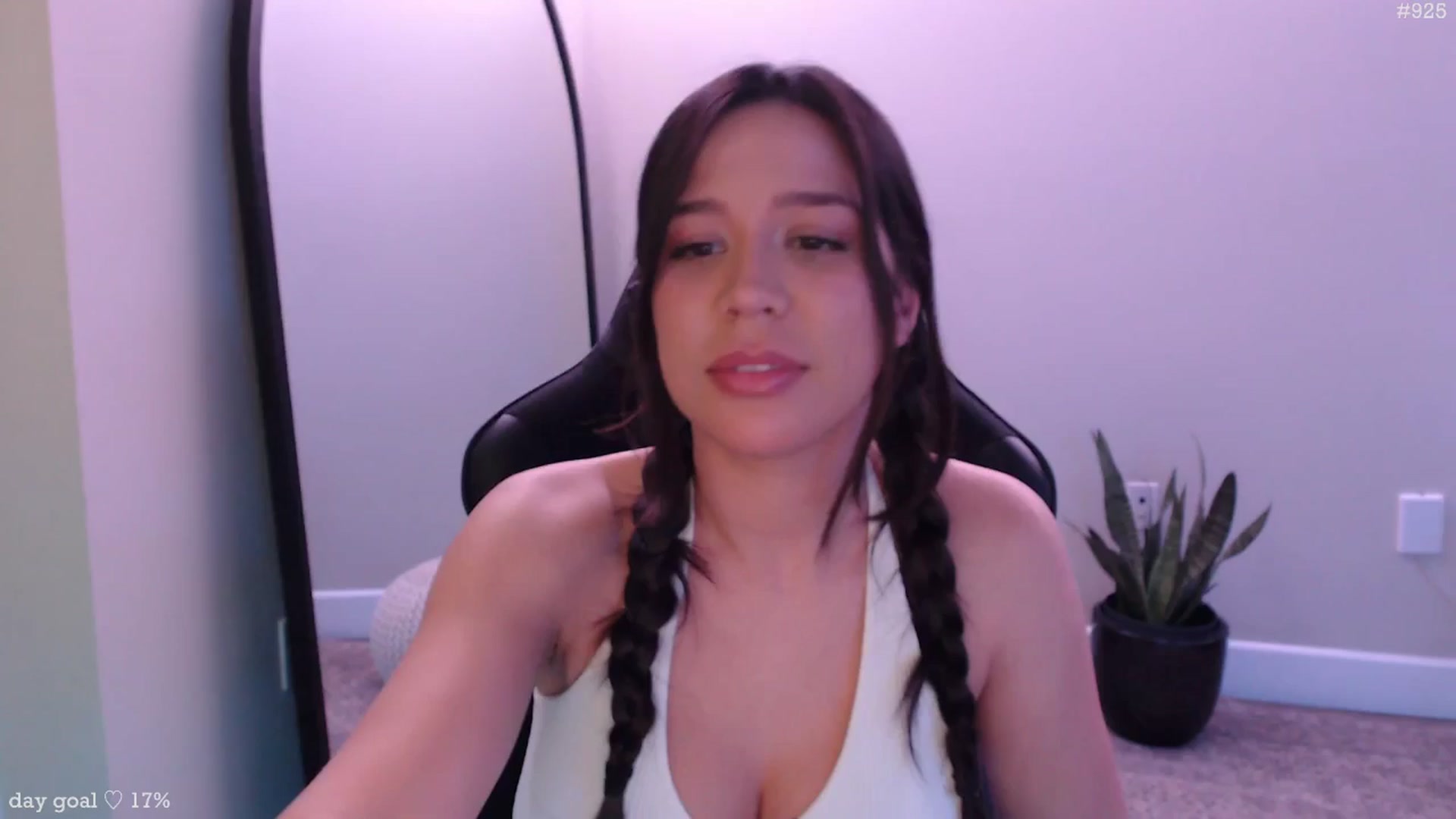 Gallery image thumbnail from Marie's myfreecams stream on, 12/23/2025, 24:30 image 12 of 20