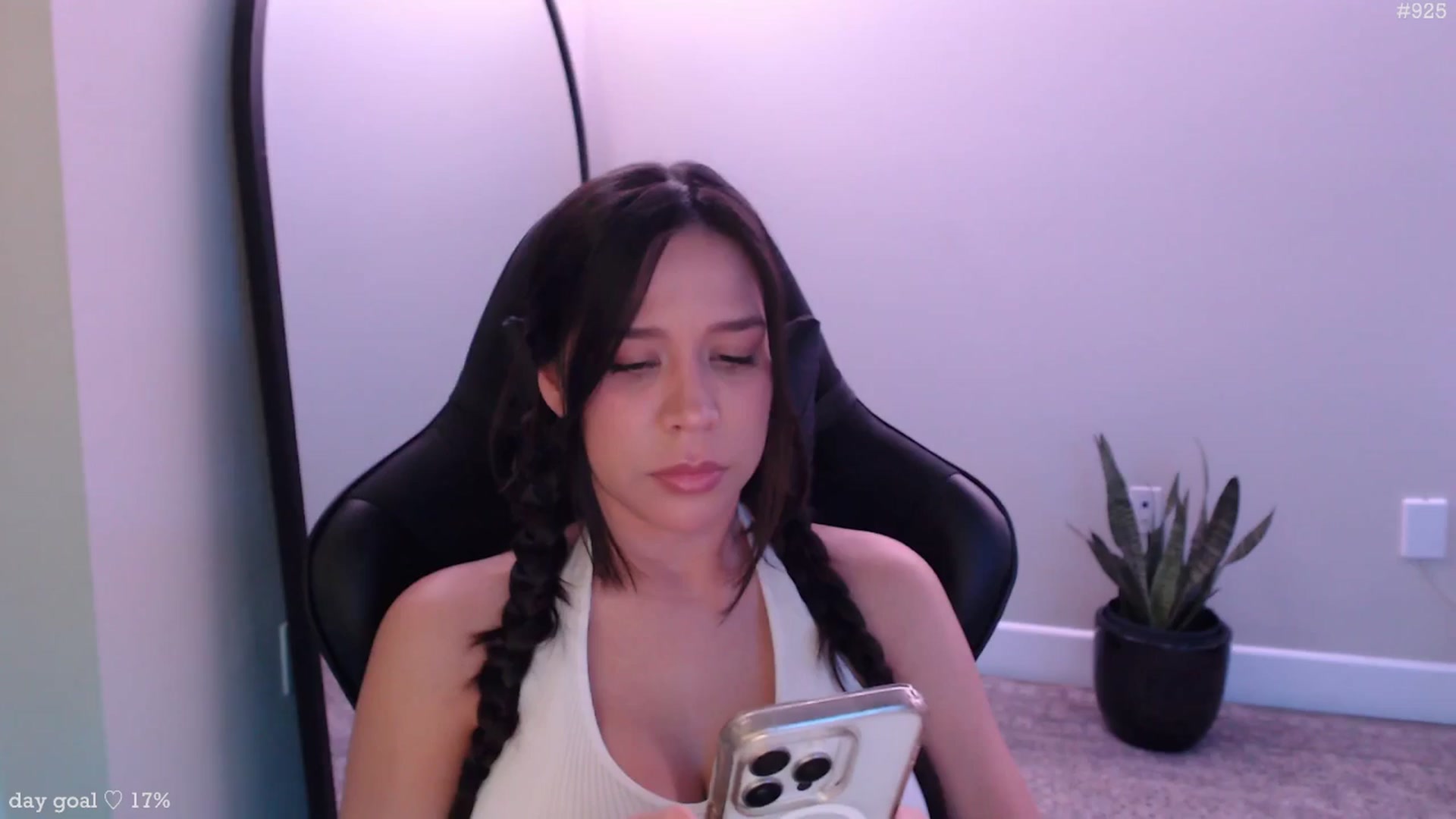 Gallery image thumbnail from Marie's myfreecams stream on, 12/23/2025, 24:30 image 17 of 20