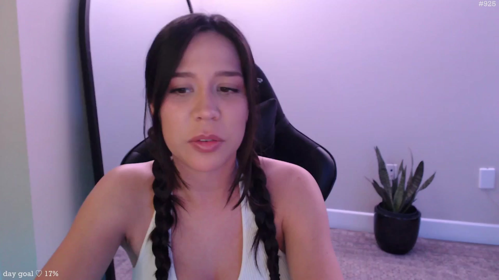 Gallery image thumbnail from Marie's myfreecams stream on, 12/23/2025, 24:30 image 8 of 20