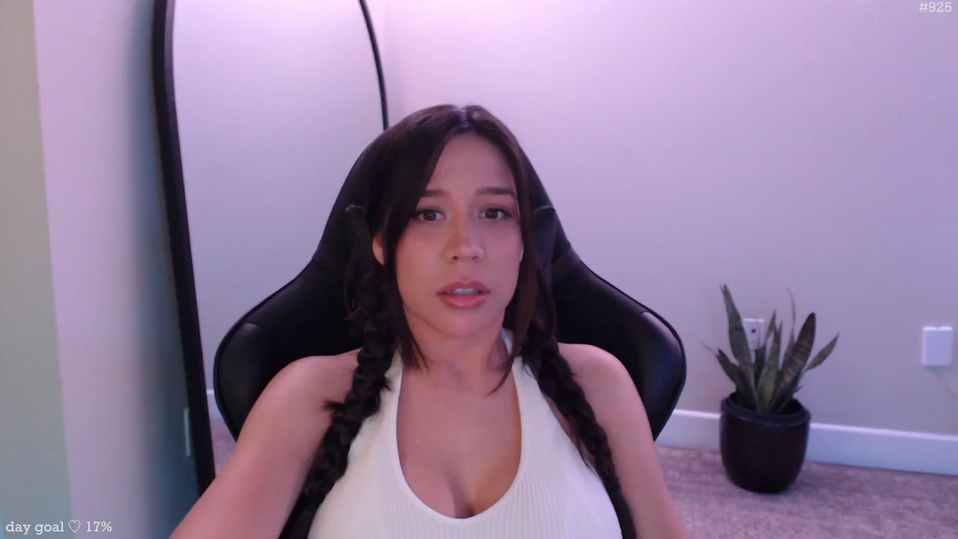 Gallery image thumbnail from Marie's myfreecams stream on, 12/23/2025, 24:30 image 15 of 20