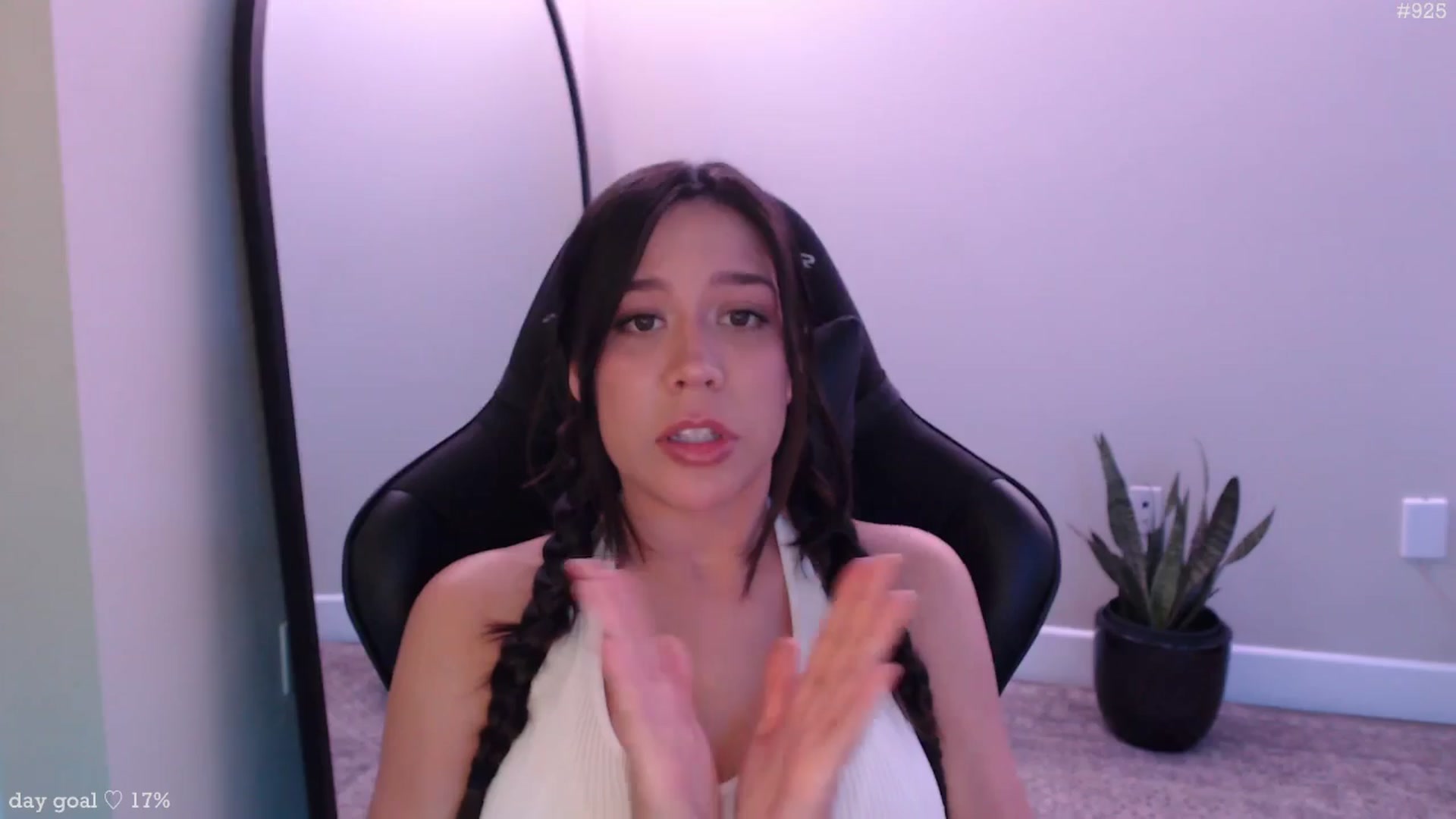 Gallery image thumbnail from Marie's myfreecams stream on, 12/23/2025, 24:30 image 14 of 20