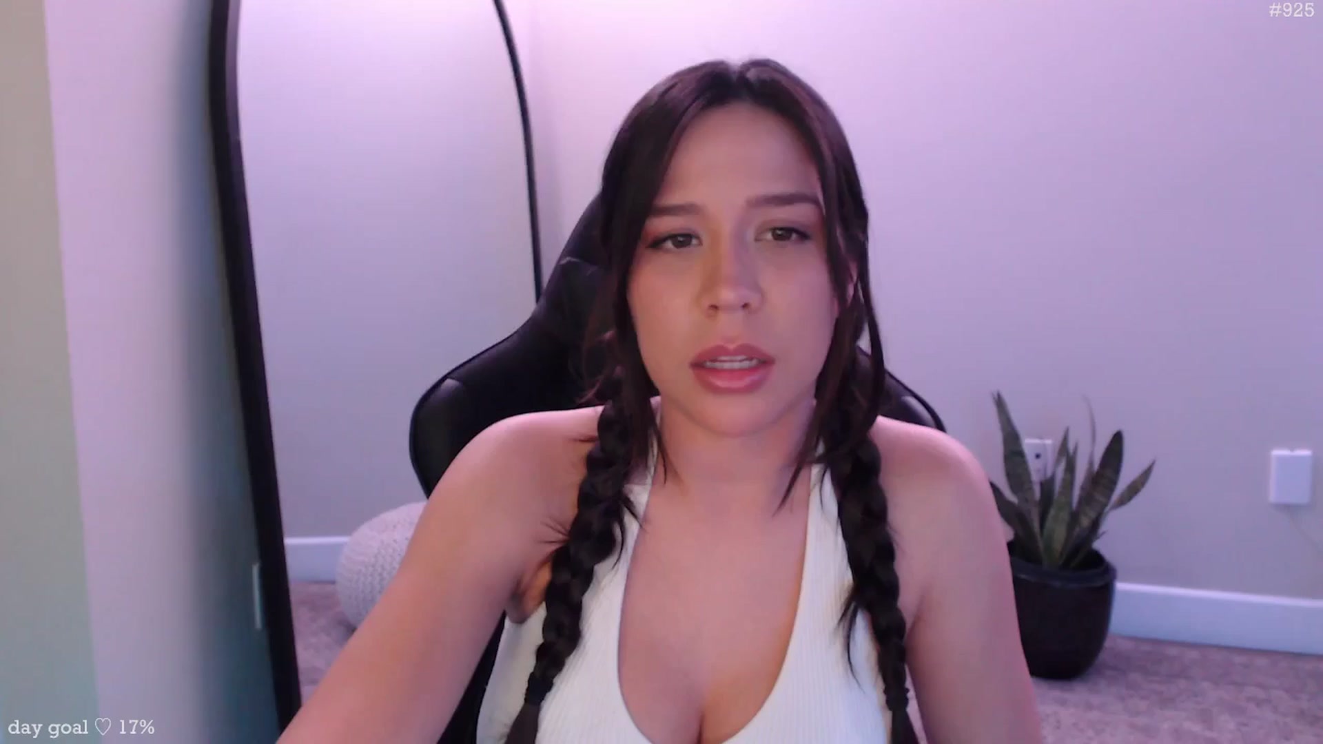 Gallery image thumbnail from Marie's myfreecams stream on, 12/23/2025, 24:30 image 11 of 20