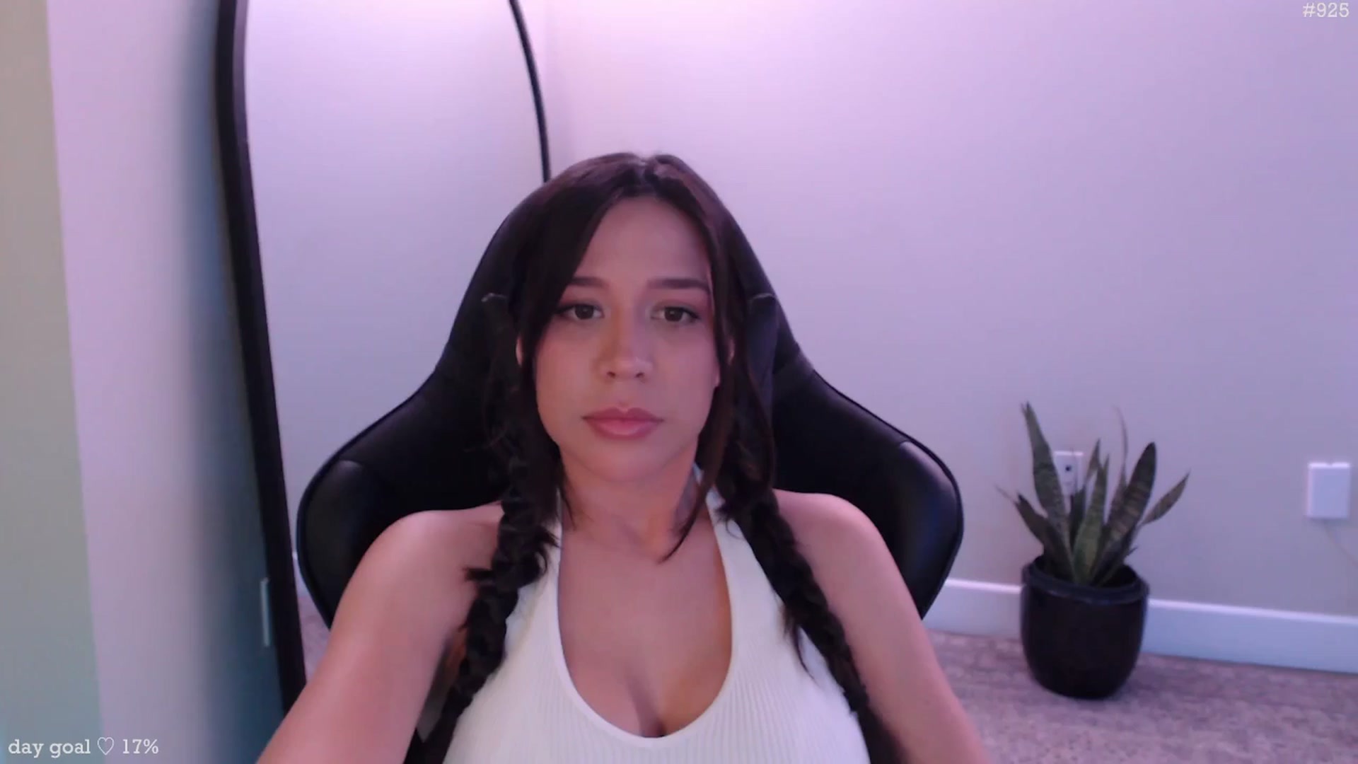 Gallery image thumbnail from Marie's myfreecams stream on, 12/23/2025, 24:30 image 19 of 20