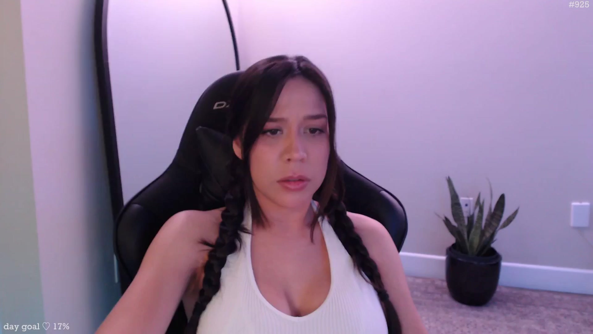 Gallery image thumbnail from Marie's myfreecams stream on, 12/23/2025, 24:30 image 13 of 20