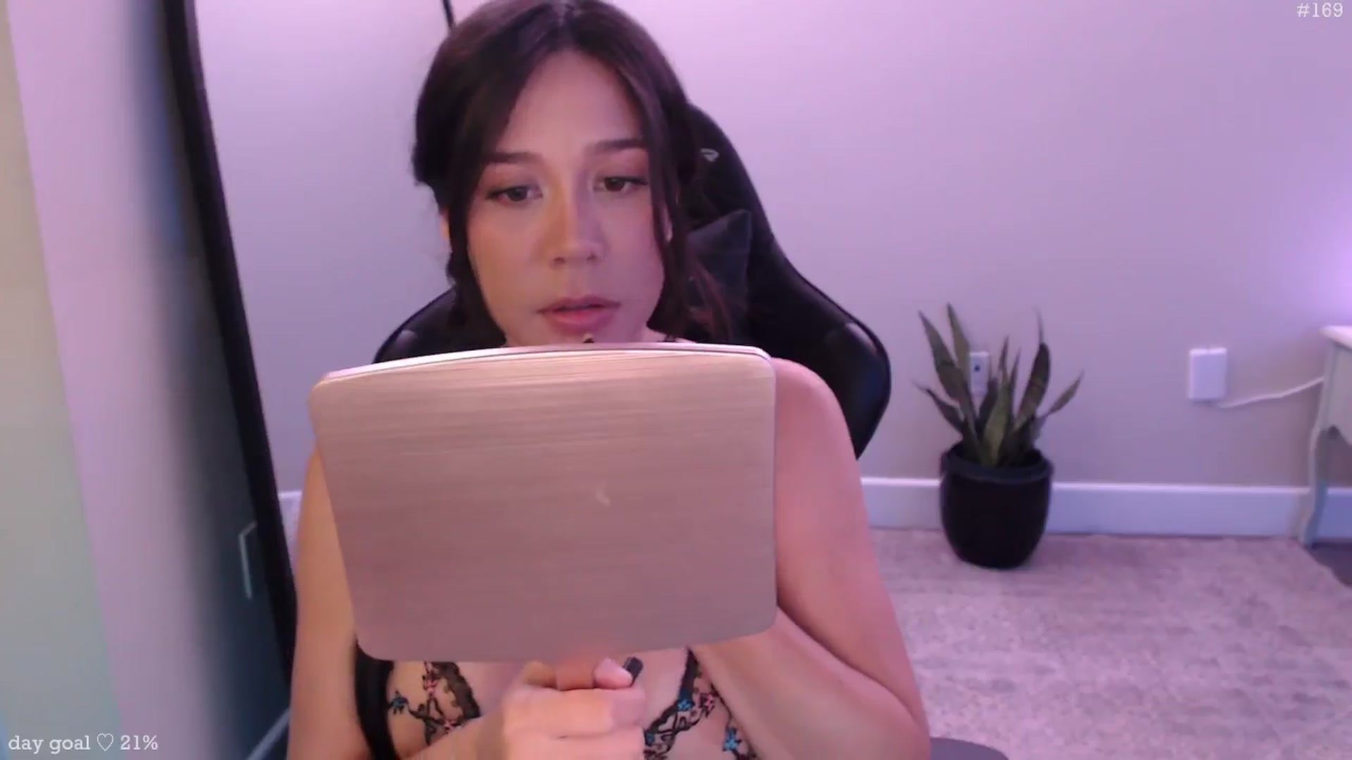 Gallery image thumbnail from Marie's myfreecams stream on, 01/28/2026, 24:01 image 14 of 20