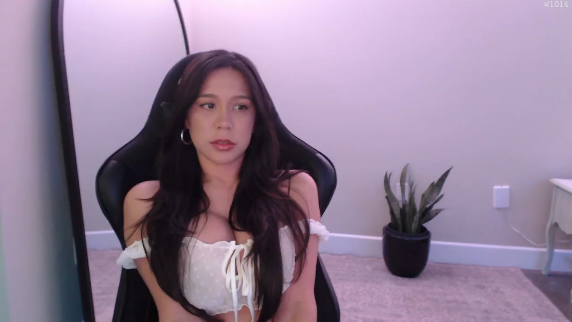 Gallery image thumbnail from Marie's myfreecams stream on, 04/14/2026, 22:41 image 7 of 20
