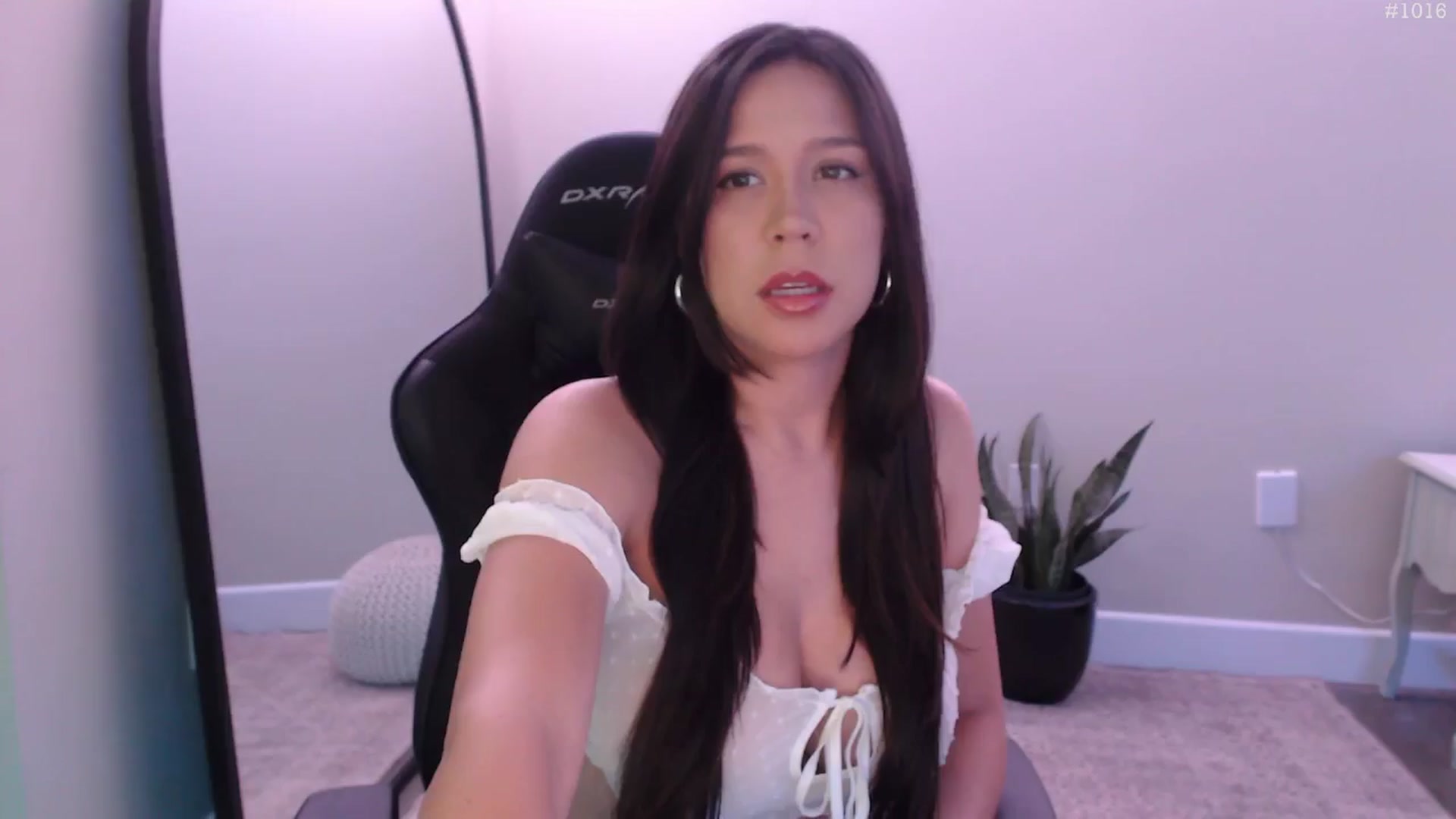 Gallery image thumbnail from Marie's myfreecams stream on, 04/14/2026, 22:41 image 3 of 20