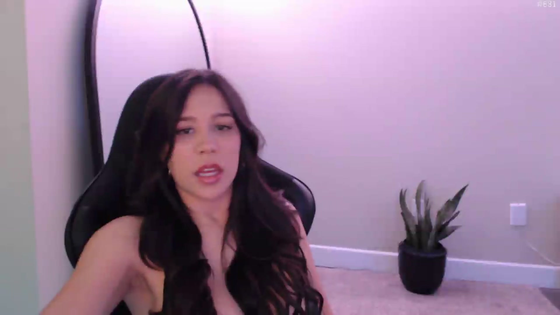 Gallery image thumbnail from Marie's myfreecams stream on, 04/16/2026, 22:53 image 2 of 20