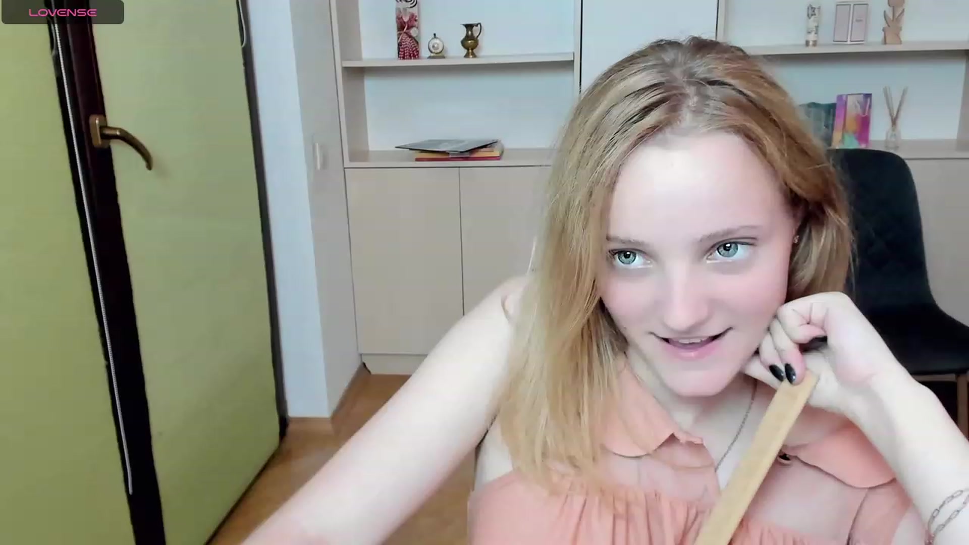 Gallery image thumbnail from MarieAndrea's myfreecams stream on, 08/18/2023, 19:10 image 12 of 20
