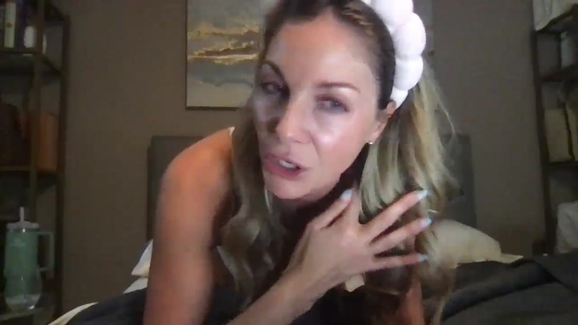 Gallery image thumbnail from MarieAuburn's myfreecams stream on, 08/09/2024, 08:27 image 17 of 20