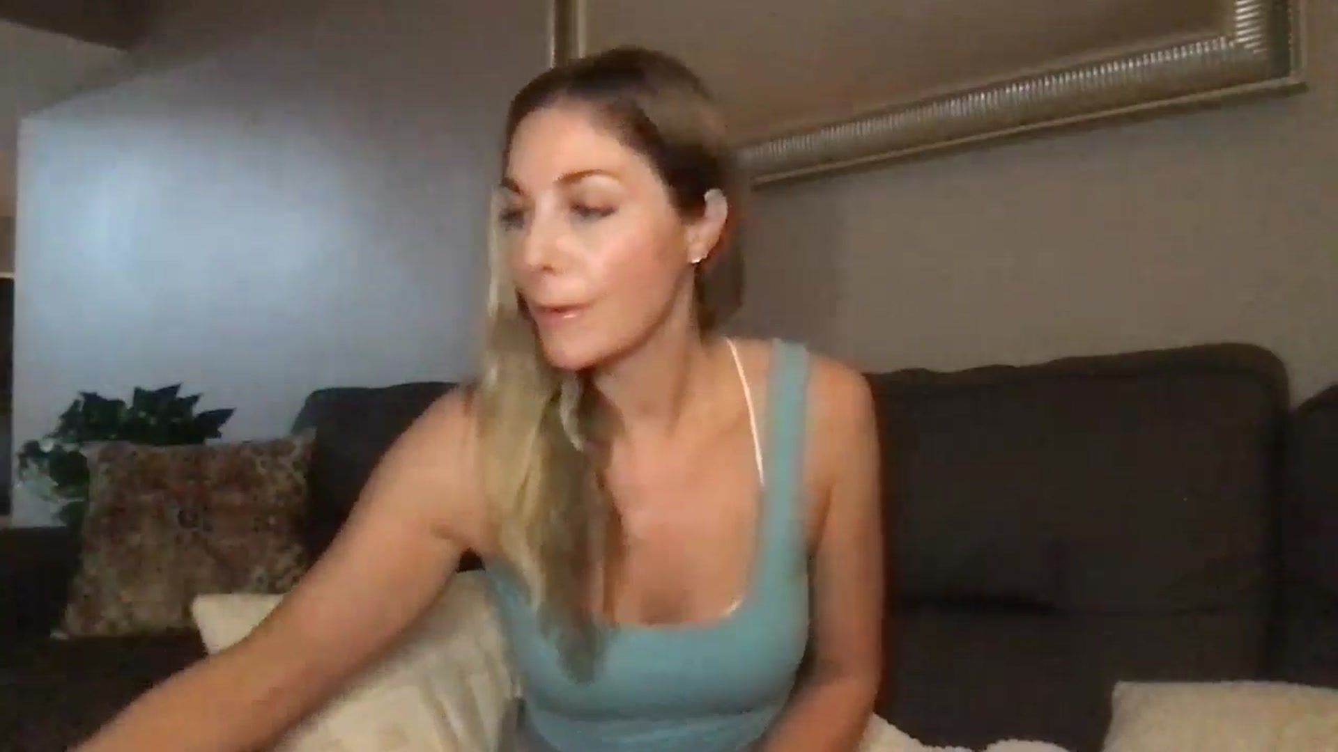 Gallery image thumbnail from MarieAuburn's myfreecams stream on, 08/14/2024, 05:03 image 13 of 20