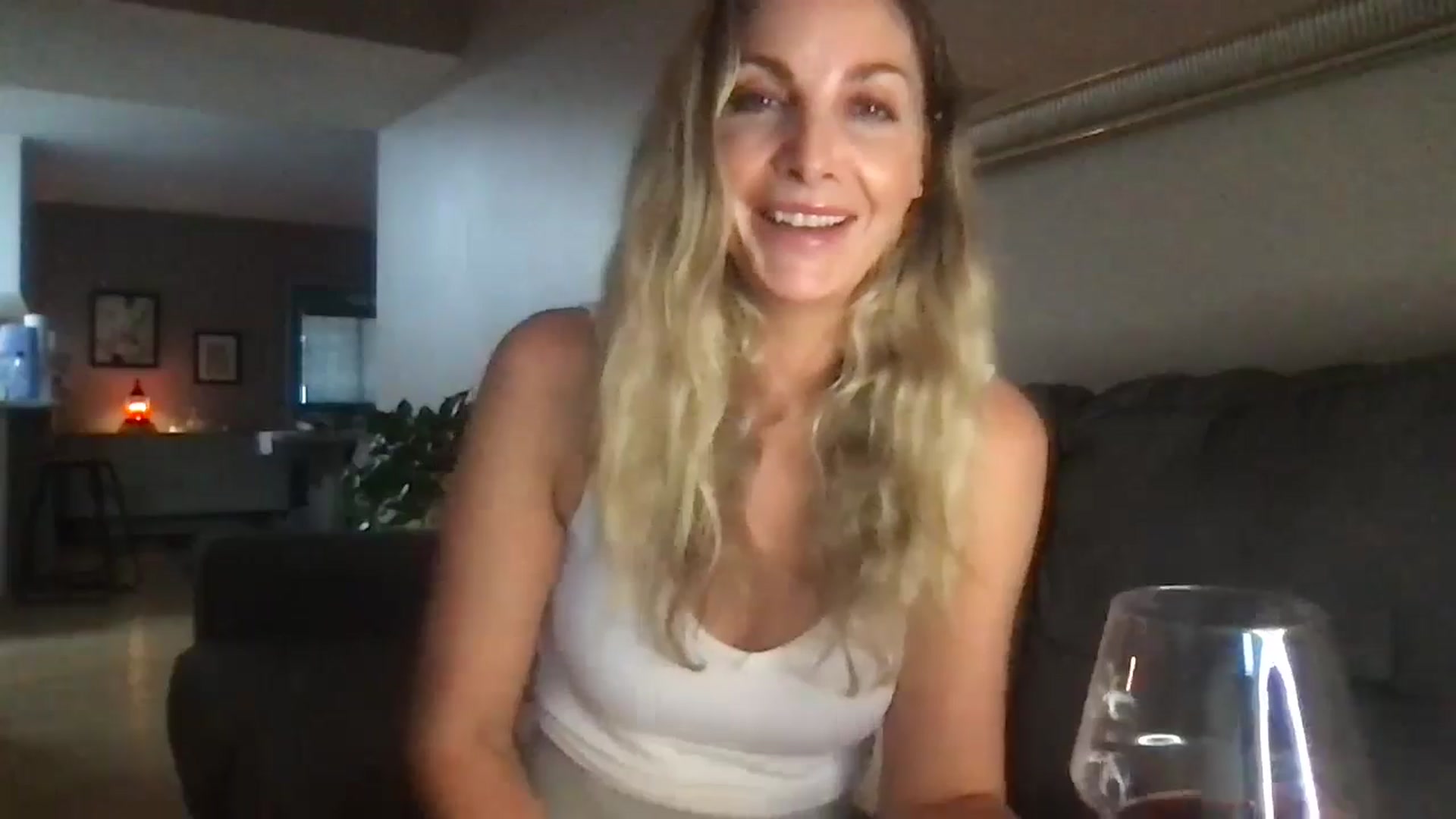 Gallery image thumbnail from MarieAuburn's myfreecams stream on, 08/22/2024, 01:25 image 10 of 20