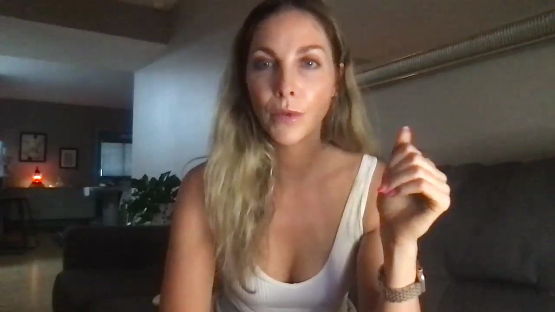 Gallery image thumbnail from MarieAuburn's myfreecams stream on, 08/22/2024, 01:25 image 18 of 20