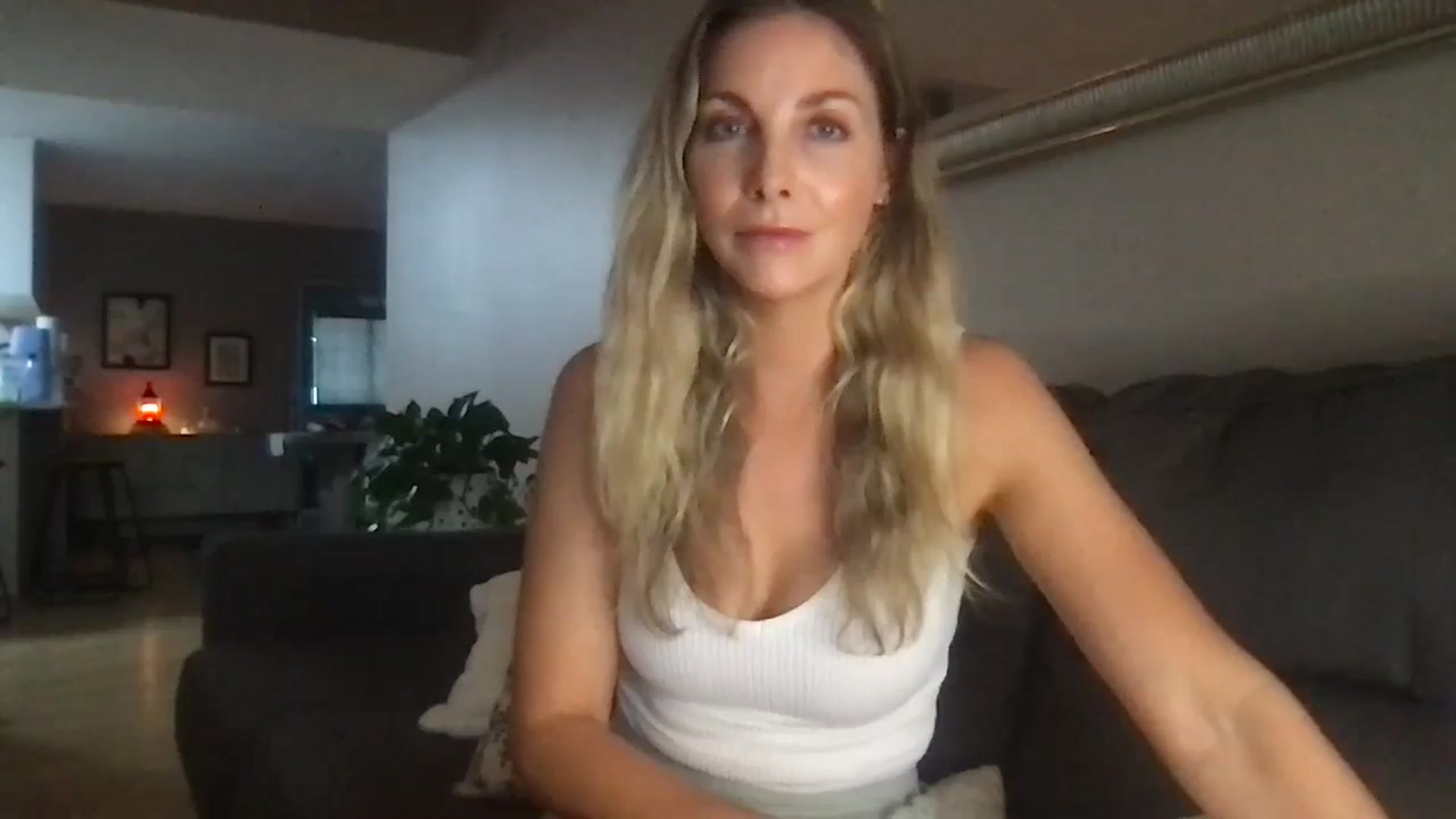 Gallery image thumbnail from MarieAuburn's myfreecams stream on, 08/22/2024, 01:25 image 5 of 20