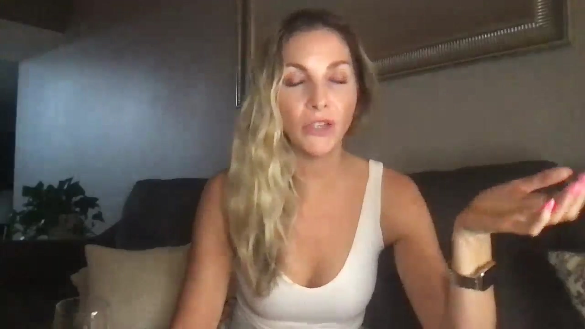 Gallery image thumbnail from MarieAuburn's myfreecams stream on, 08/22/2024, 03:40 image 7 of 20