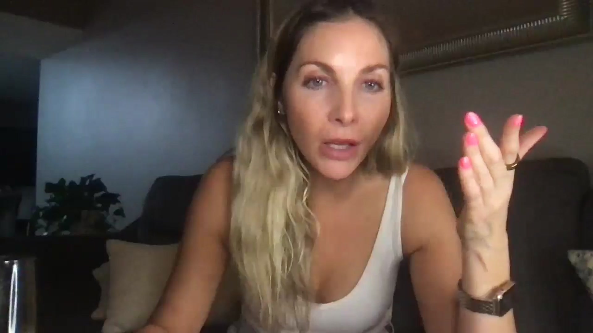 Gallery image thumbnail from MarieAuburn's myfreecams stream on, 08/22/2024, 03:40 image 5 of 20