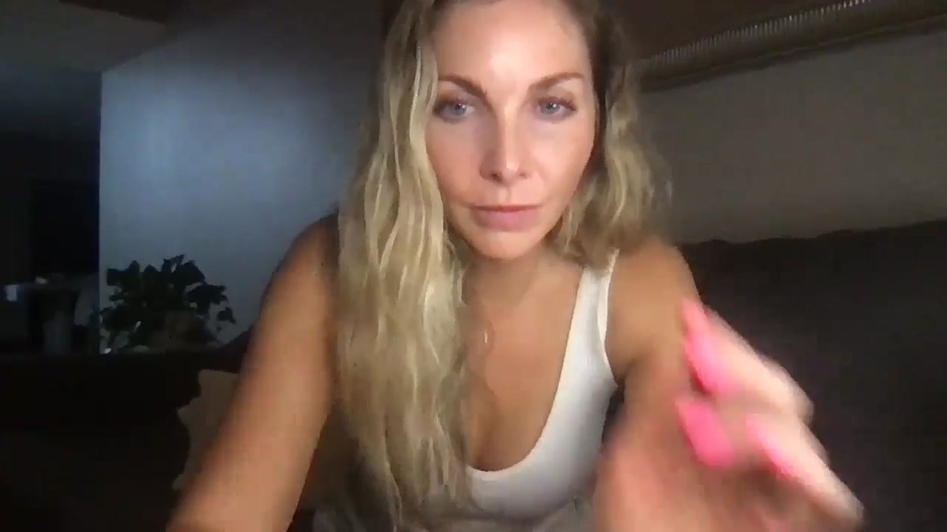 Gallery image thumbnail from MarieAuburn's myfreecams stream on, 08/22/2024, 03:40 image 20 of 20