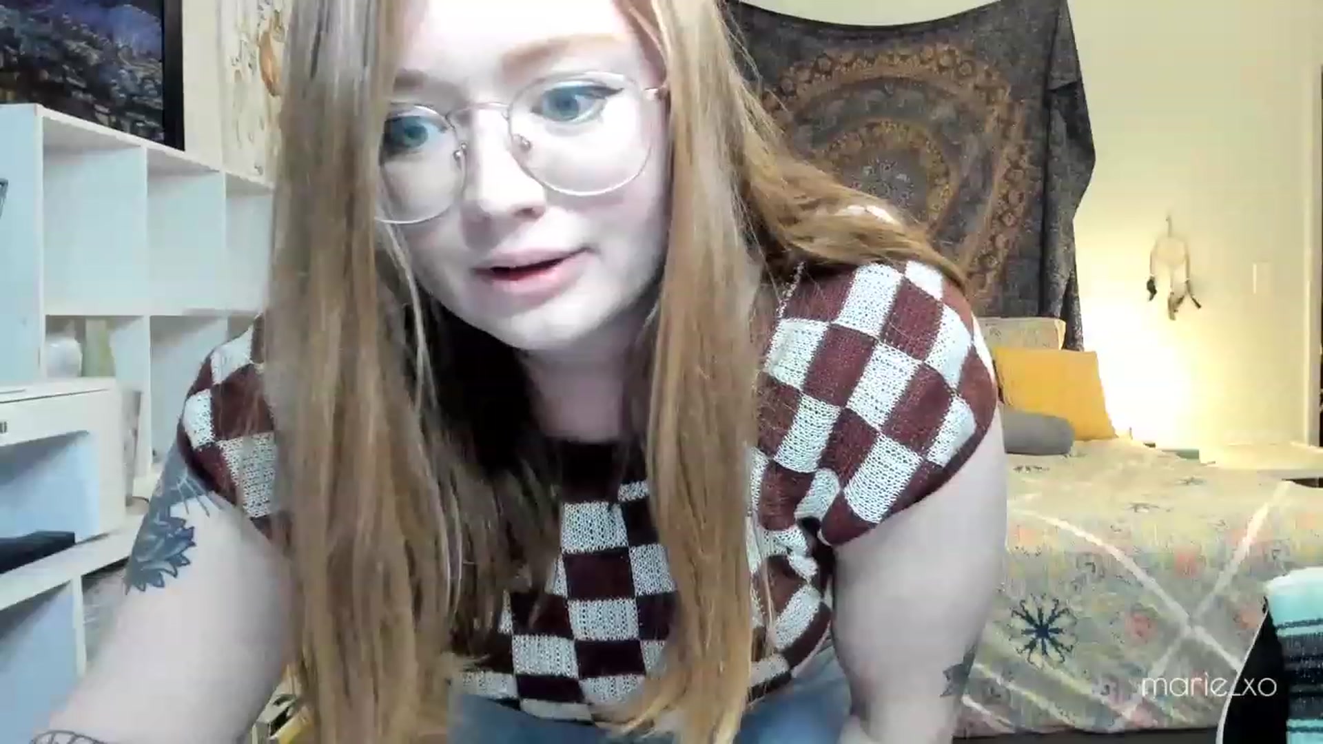 Gallery image thumbnail from Marie_xo's myfreecams stream on, 04/16/2023, 23:27 image 12 of 20