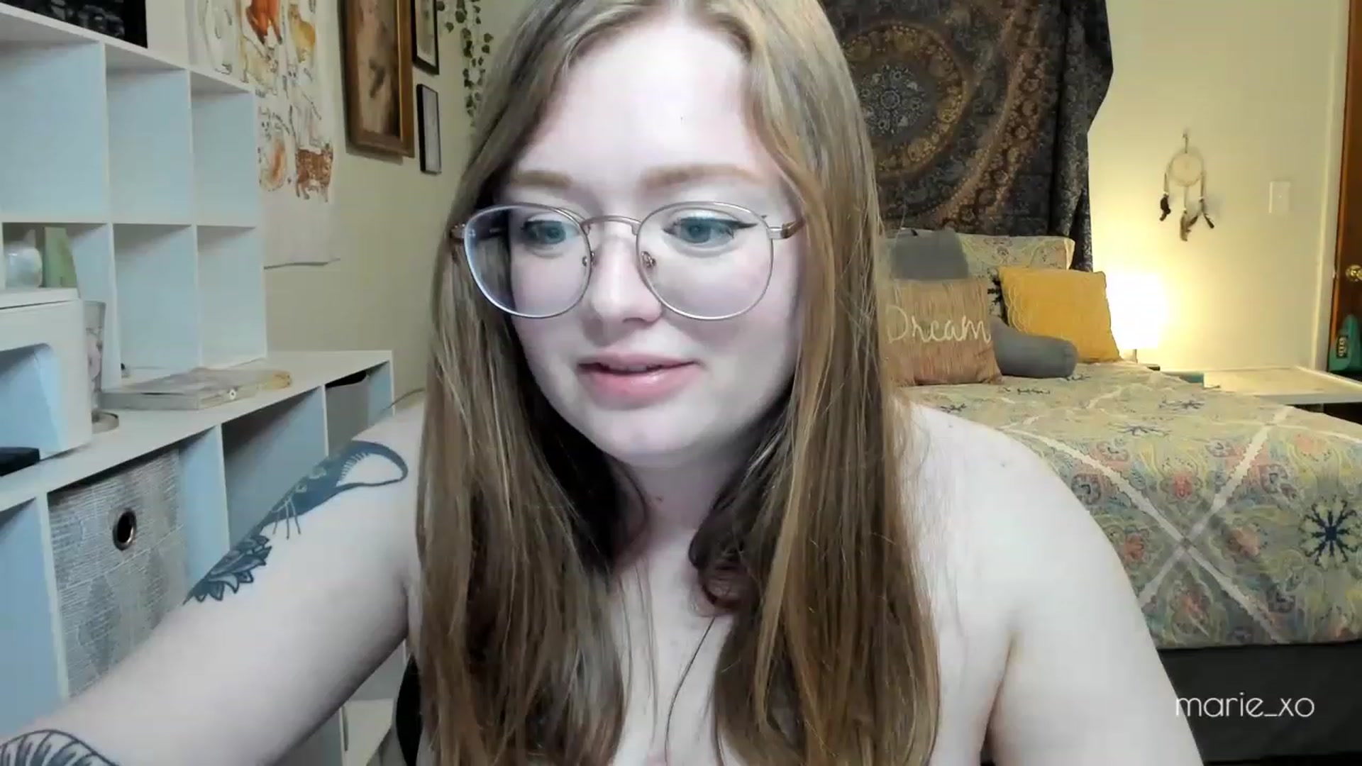 Gallery image thumbnail from Marie_xo's myfreecams stream on, 04/16/2023, 23:27 image 19 of 20