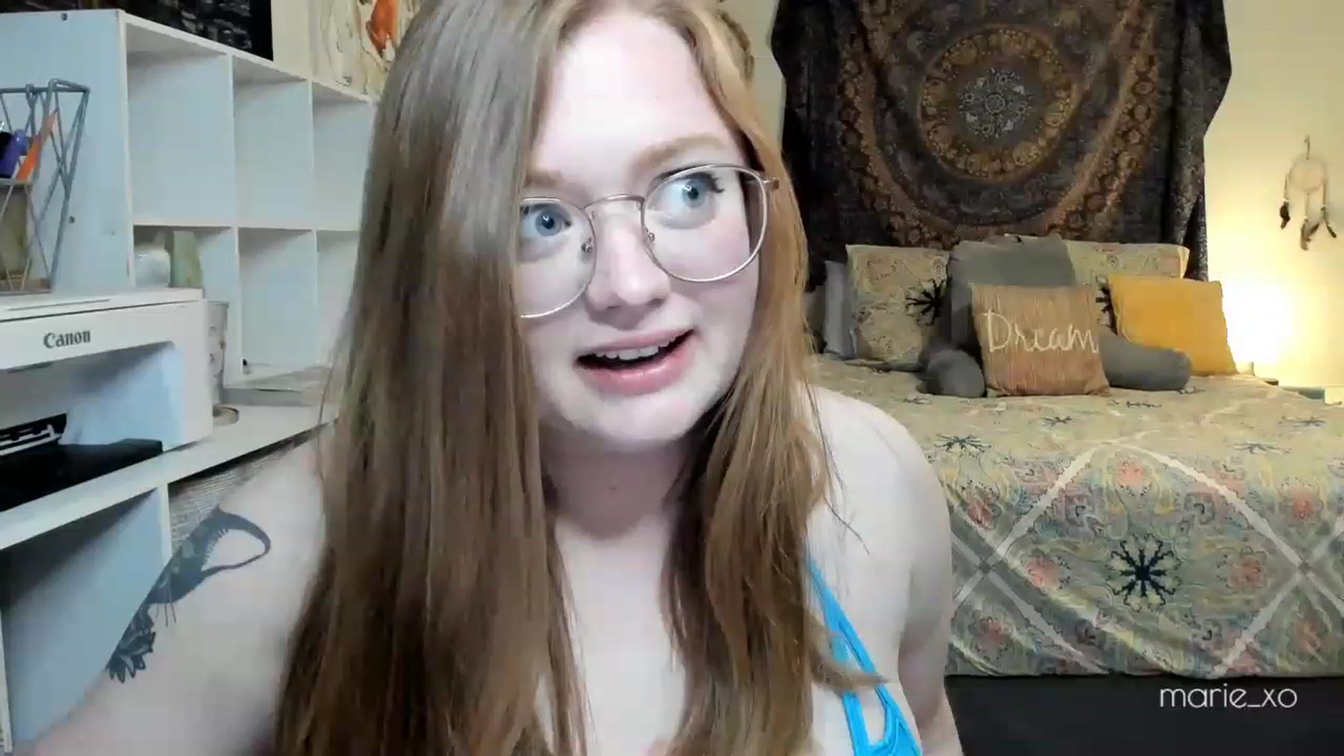 Gallery image thumbnail from Marie_xo's myfreecams stream on, 04/17/2023, 24:55 image 9 of 20