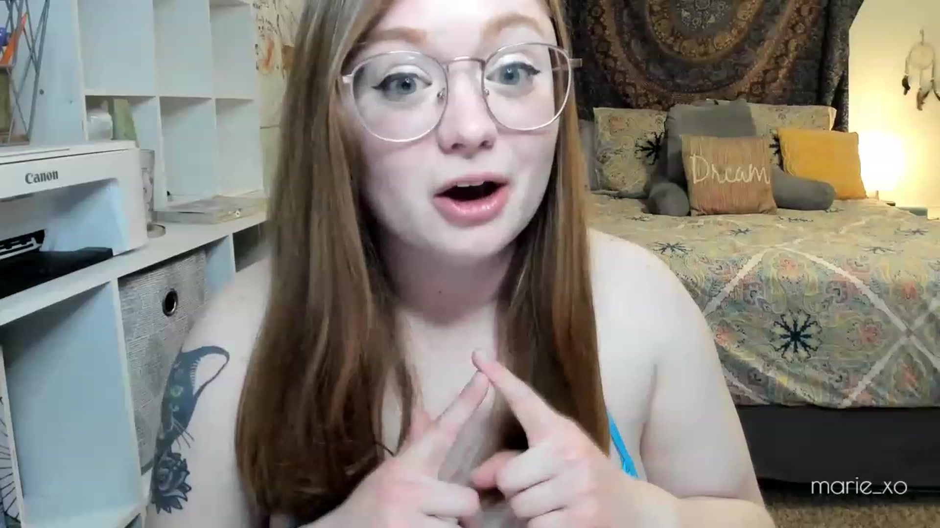 Gallery image thumbnail from Marie_xo's myfreecams stream on, 04/17/2023, 24:55 image 6 of 20