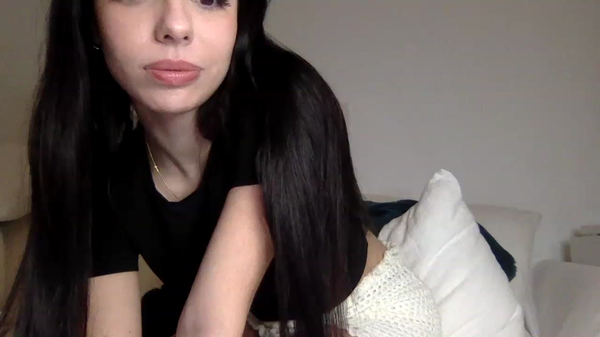 Gallery image thumbnail from Mariebellex's myfreecams stream on, 03/18/2023, 06:07 image 16 of 20