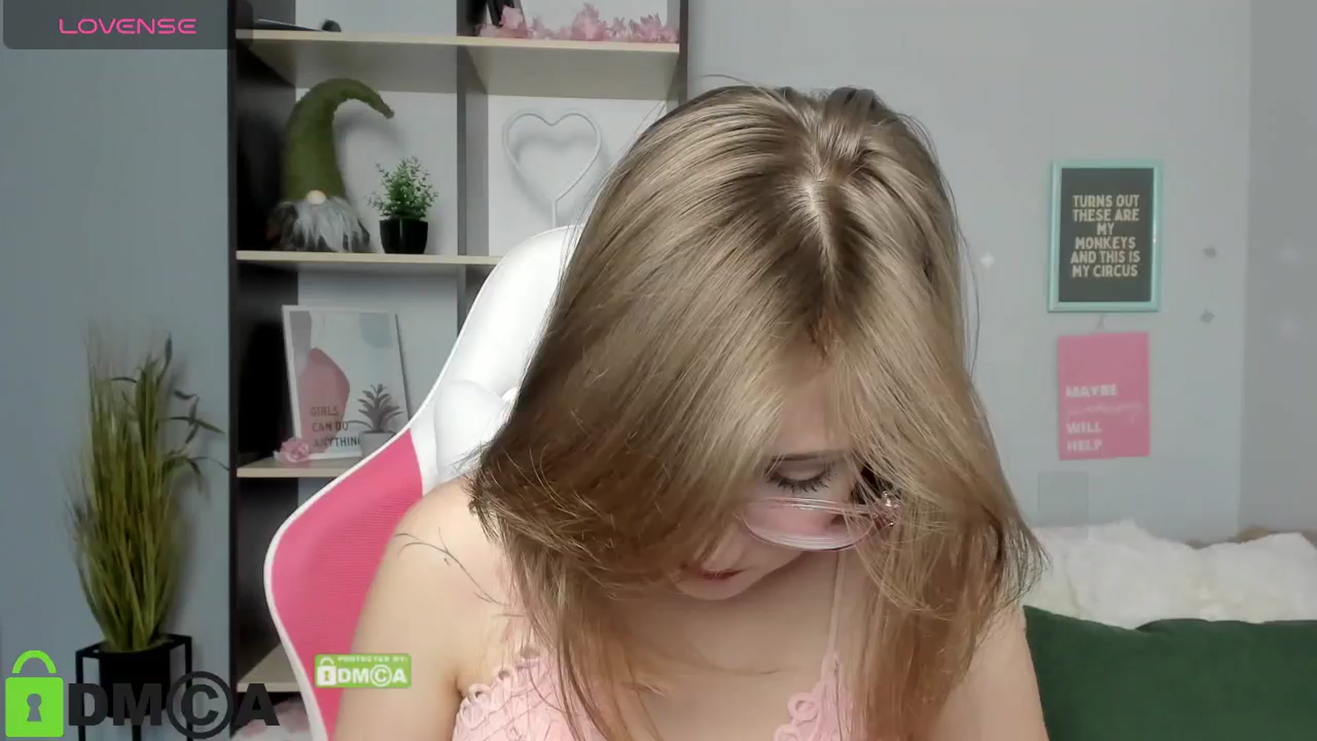 Gallery image thumbnail from MariellMoon's myfreecams stream on, 02/03/2026, 12:03 image 3 of 20