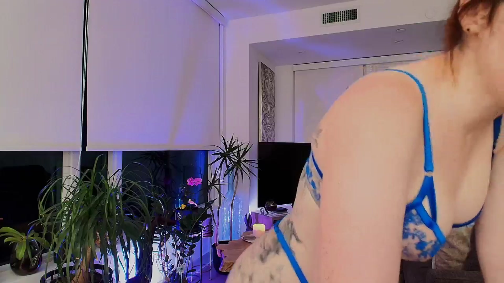 Gallery image thumbnail from MarikaMAR's myfreecams stream on, 06/18/2025, 04:01 image 10 of 20