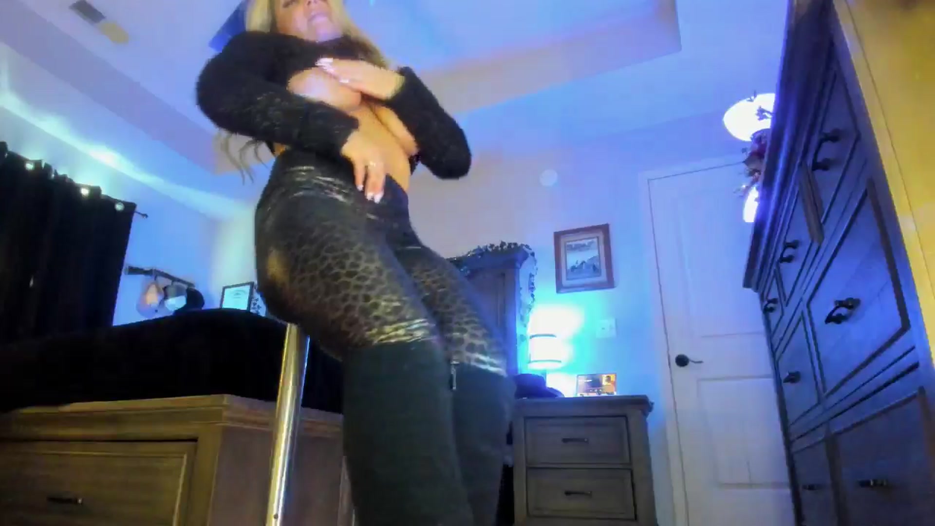 Gallery image thumbnail from Marilyn_BDAY's myfreecams stream on, 01/23/2025, 18:23 image 6 of 20