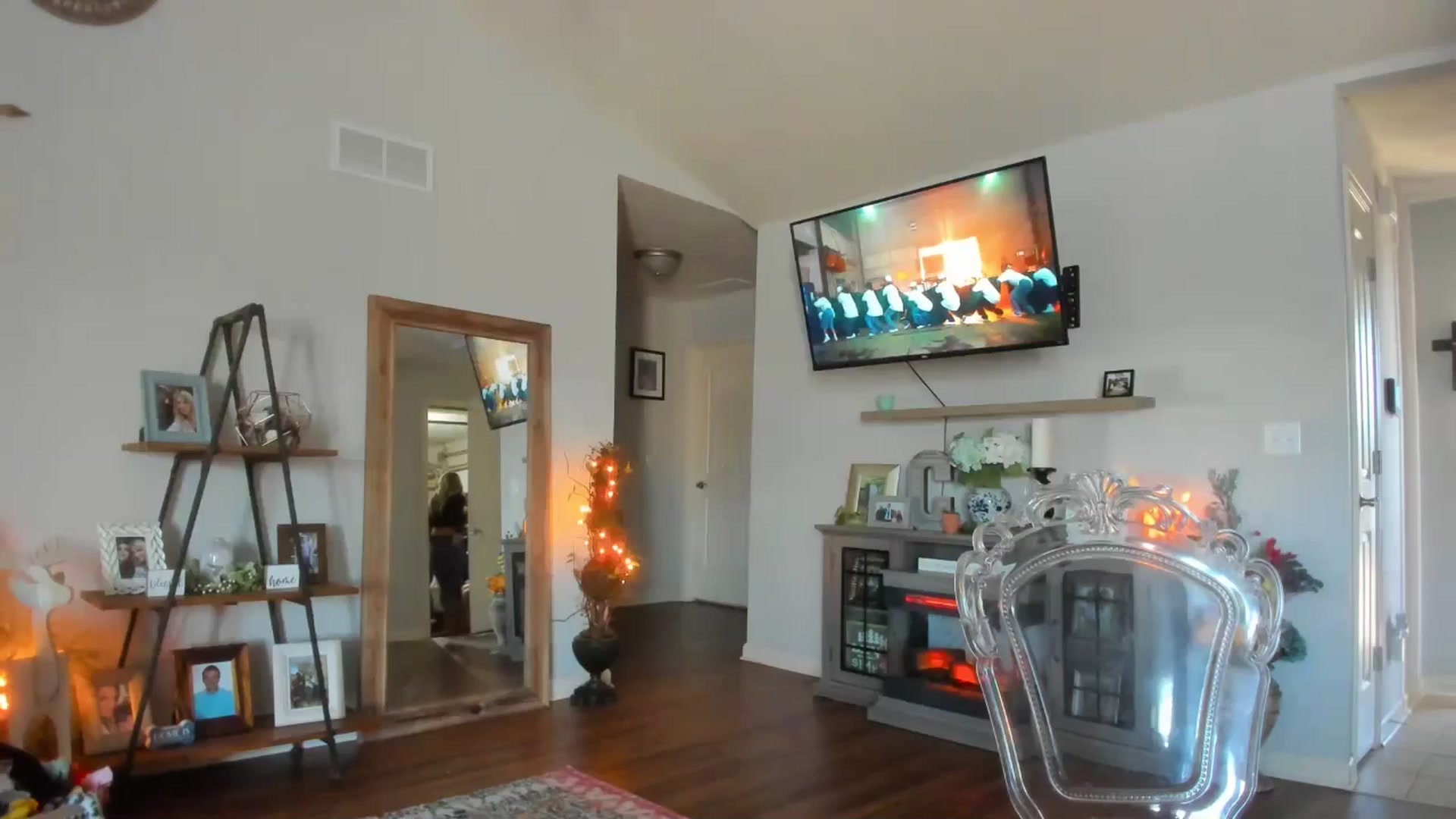 Gallery image thumbnail from Marilyn_BDAY's myfreecams stream on, 01/27/2025, 19:23 image 13 of 20